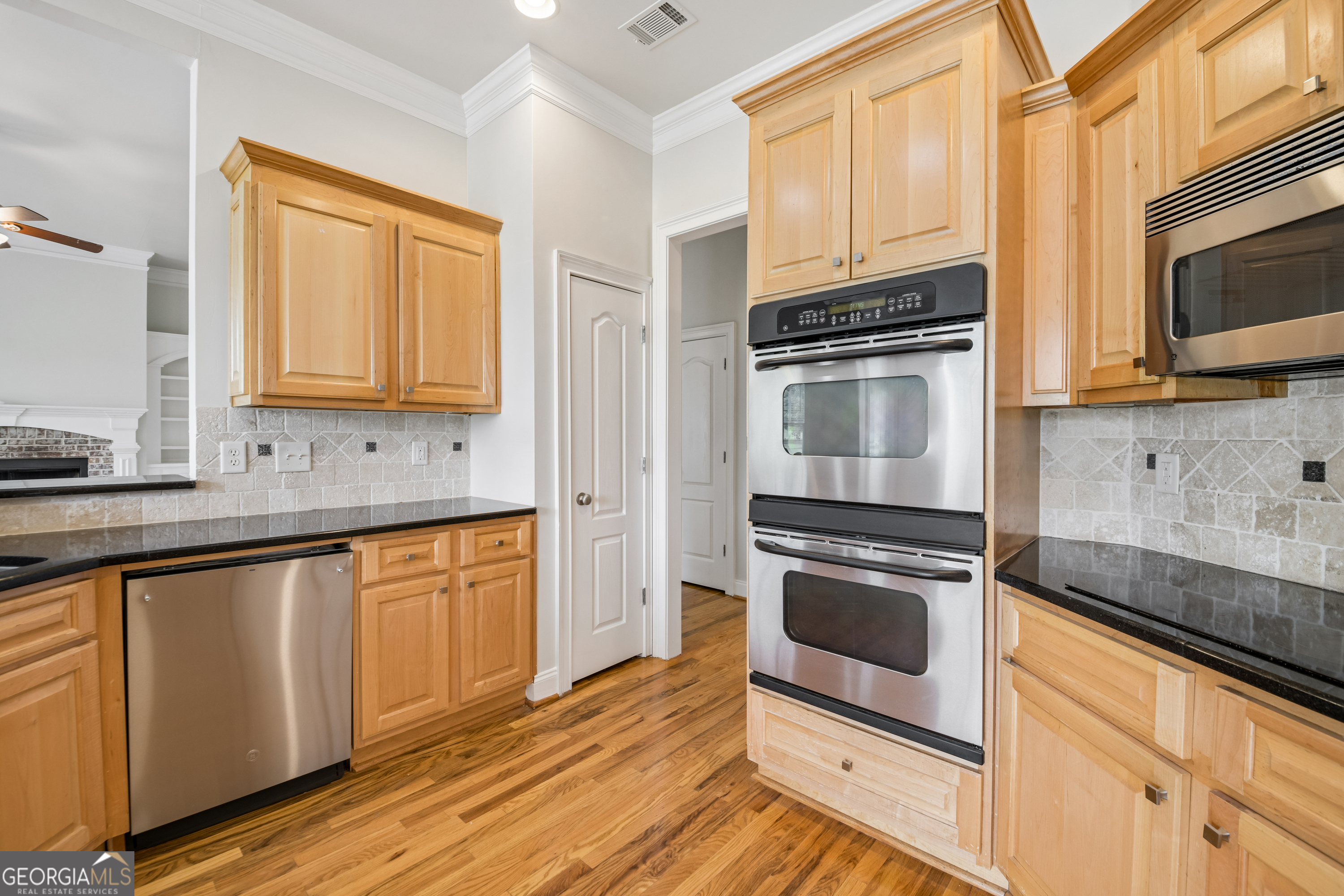 1040 E Magnolia Loop Property Photo 2
