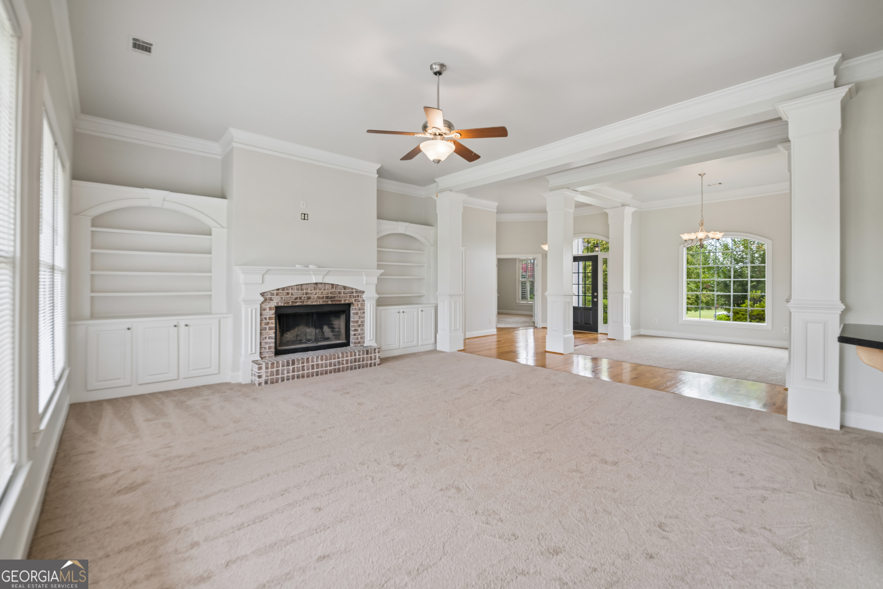1040 E Magnolia Loop Property Photo 5