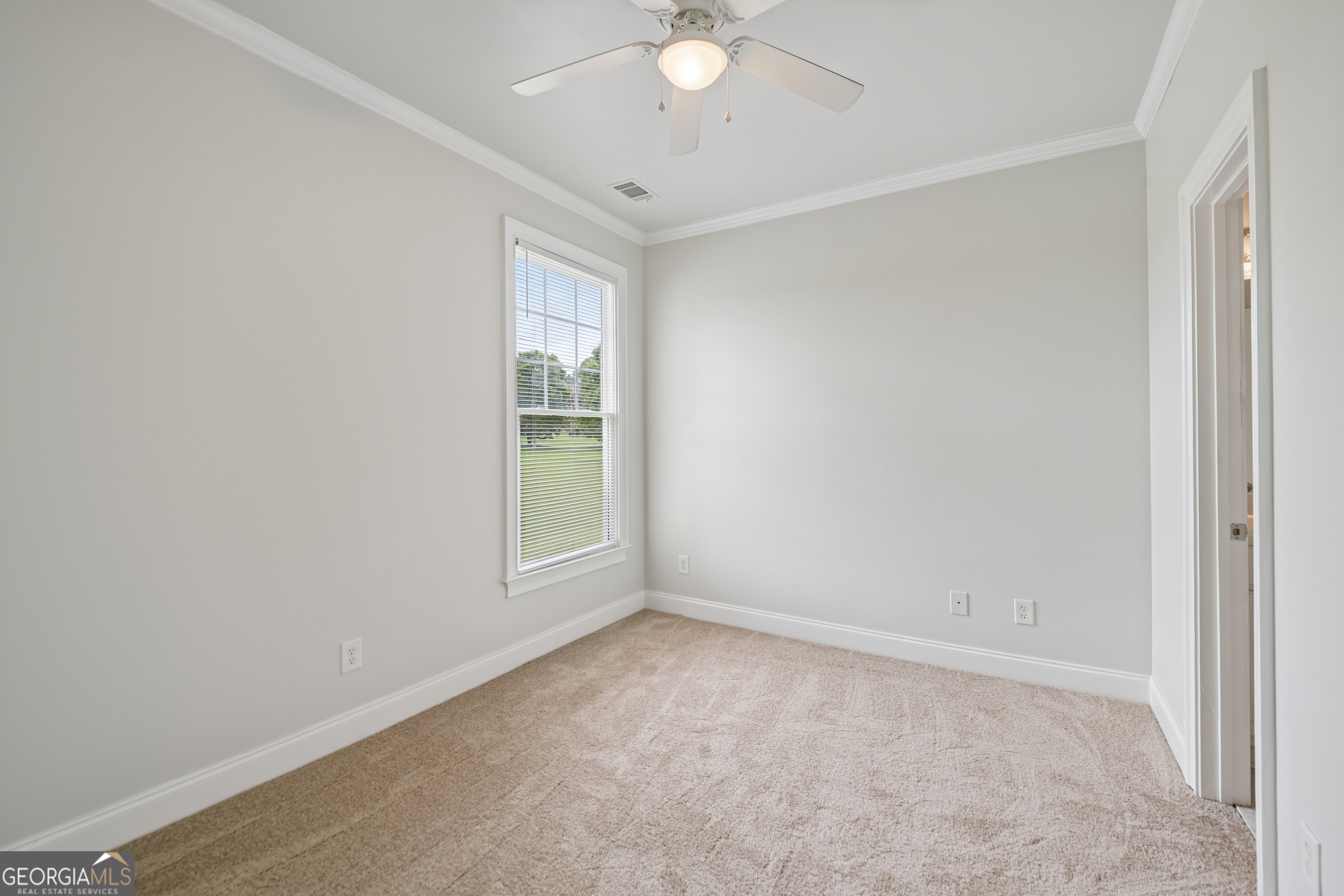 1040 E Magnolia Loop Property Photo 6