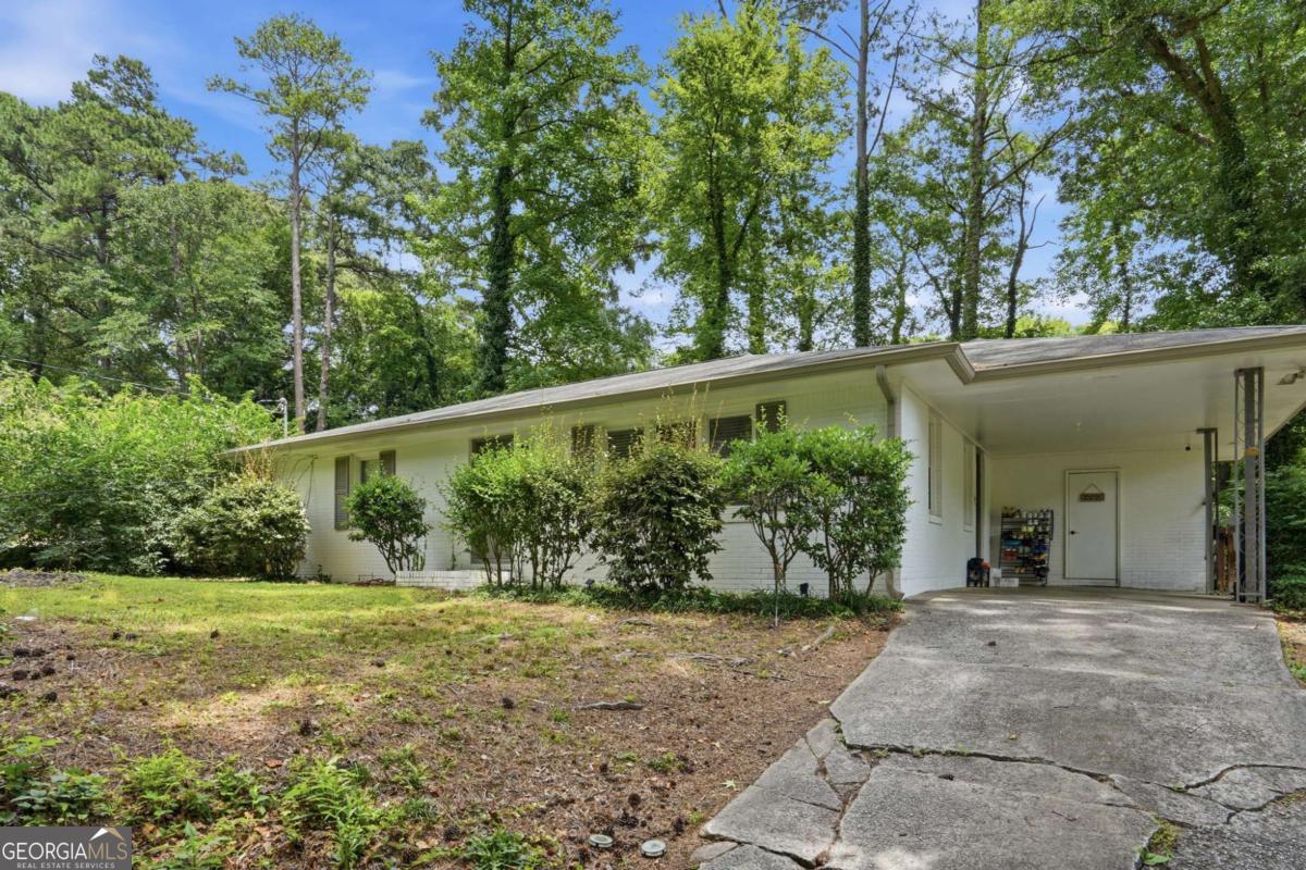 581 Meadowbrook Drive Se Property Photo 2