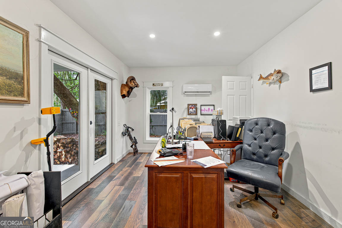 100 Virginia Property Photo 9