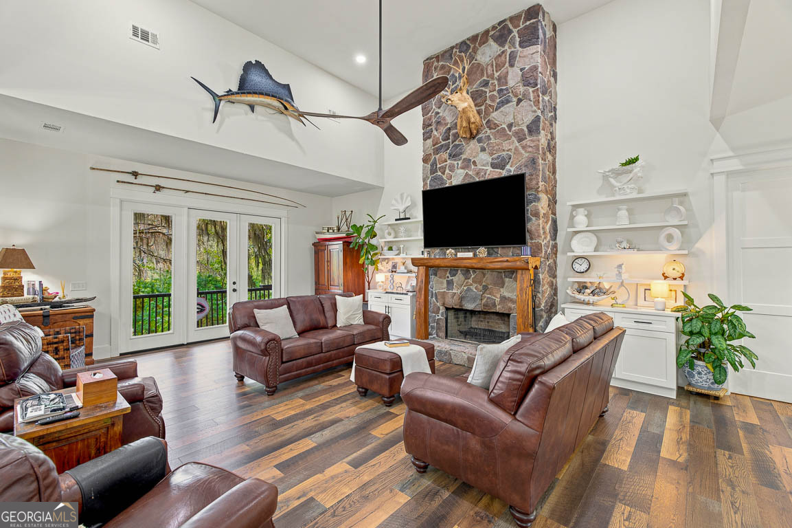 100 Virginia Property Photo 14