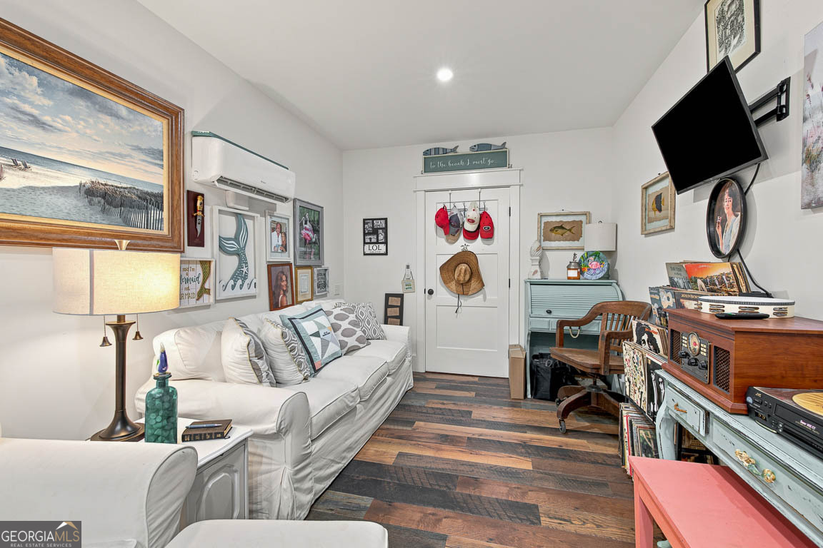 100 Virginia Property Photo 25