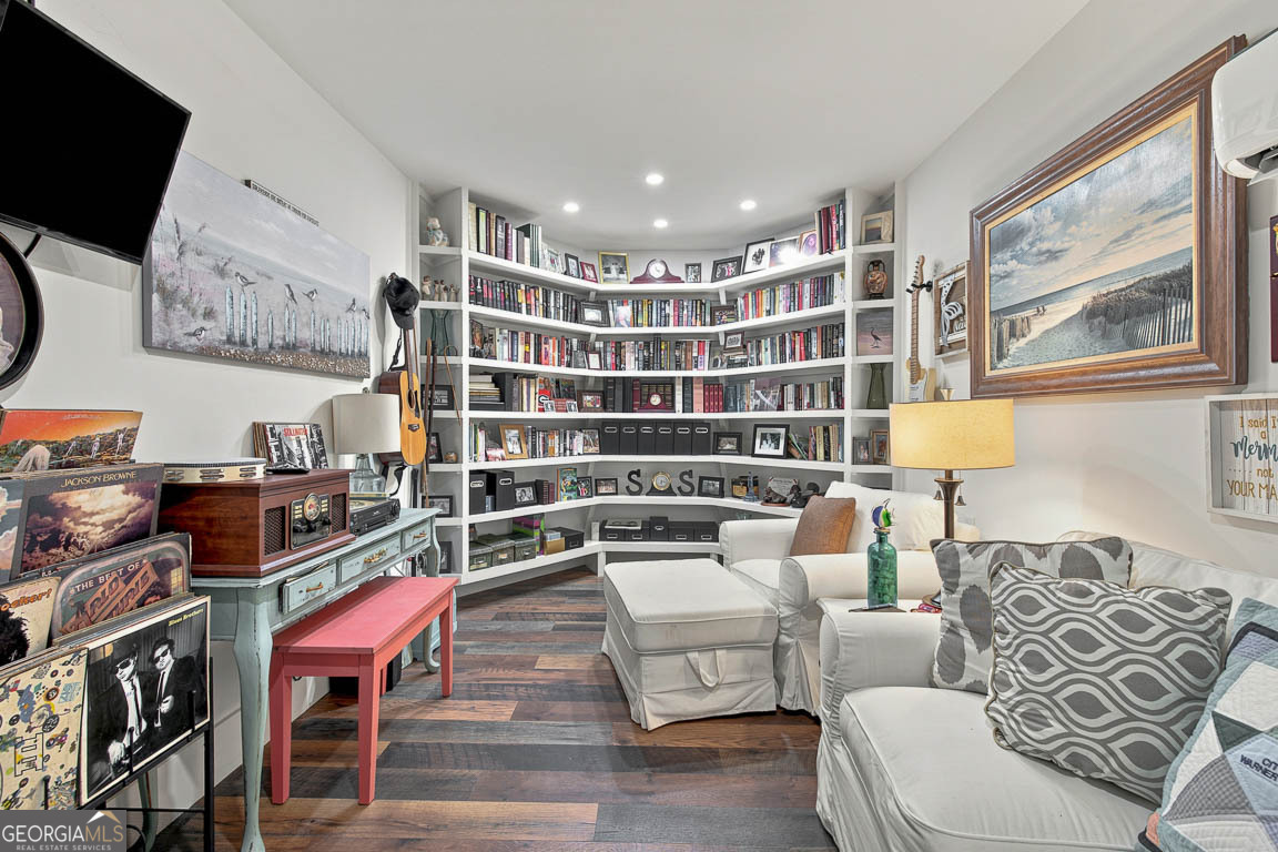 100 Virginia Property Photo 26
