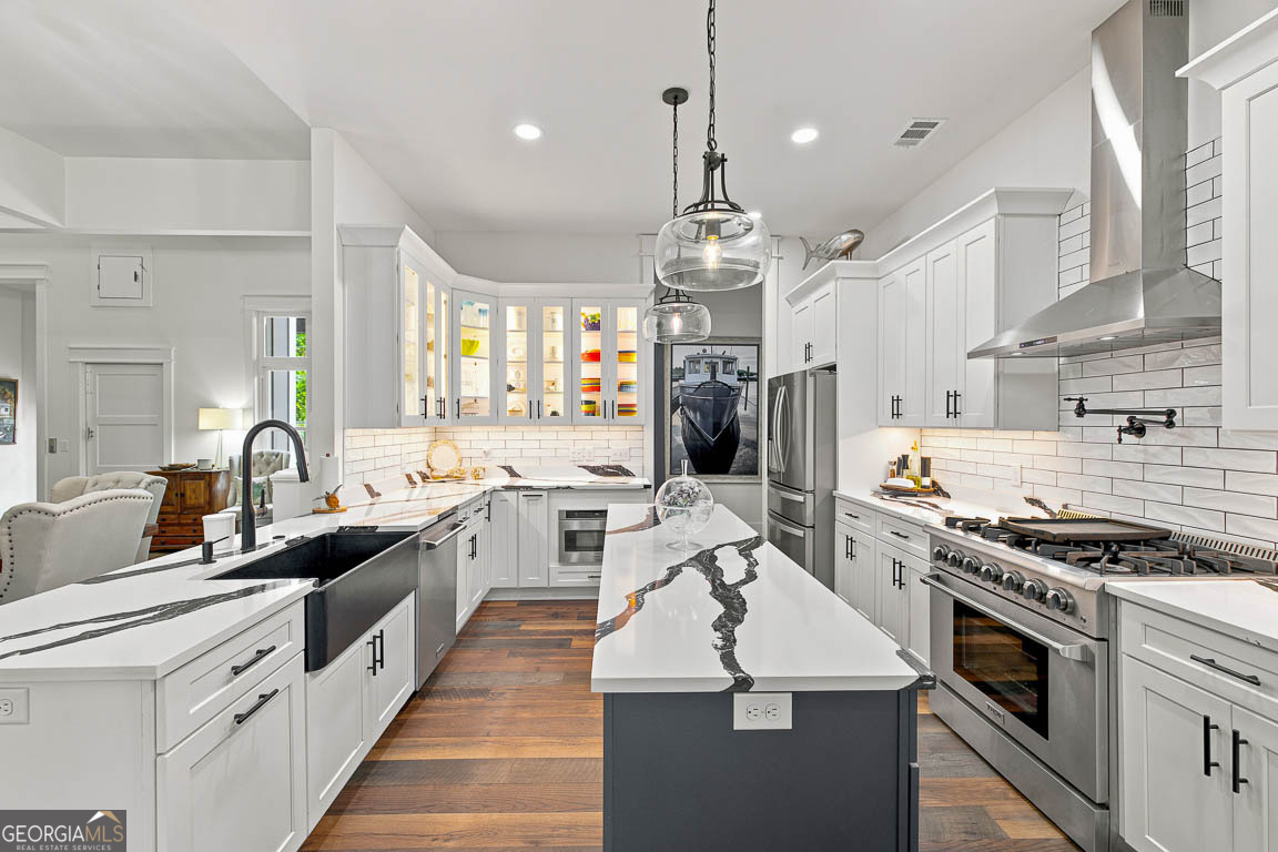 100 Virginia Property Photo 48