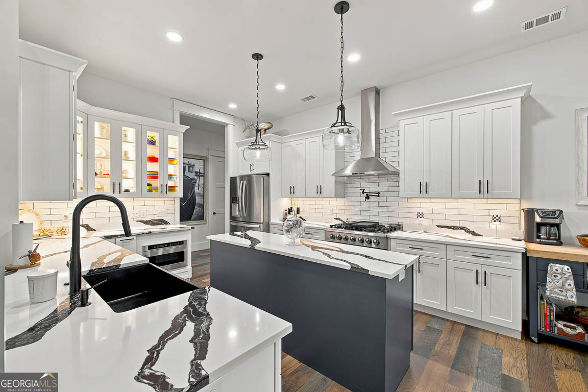 100 Virginia Property Photo 50