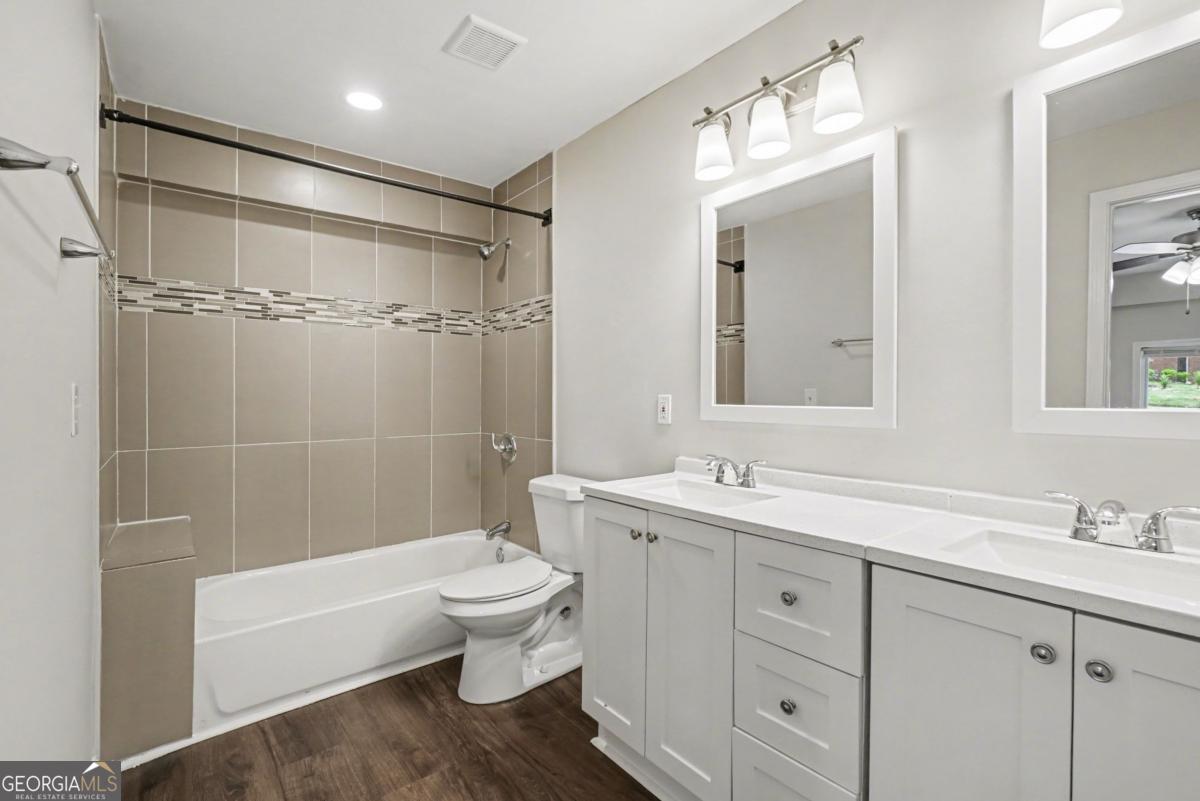 3152 Columbia Woods Drive Property Photo 12