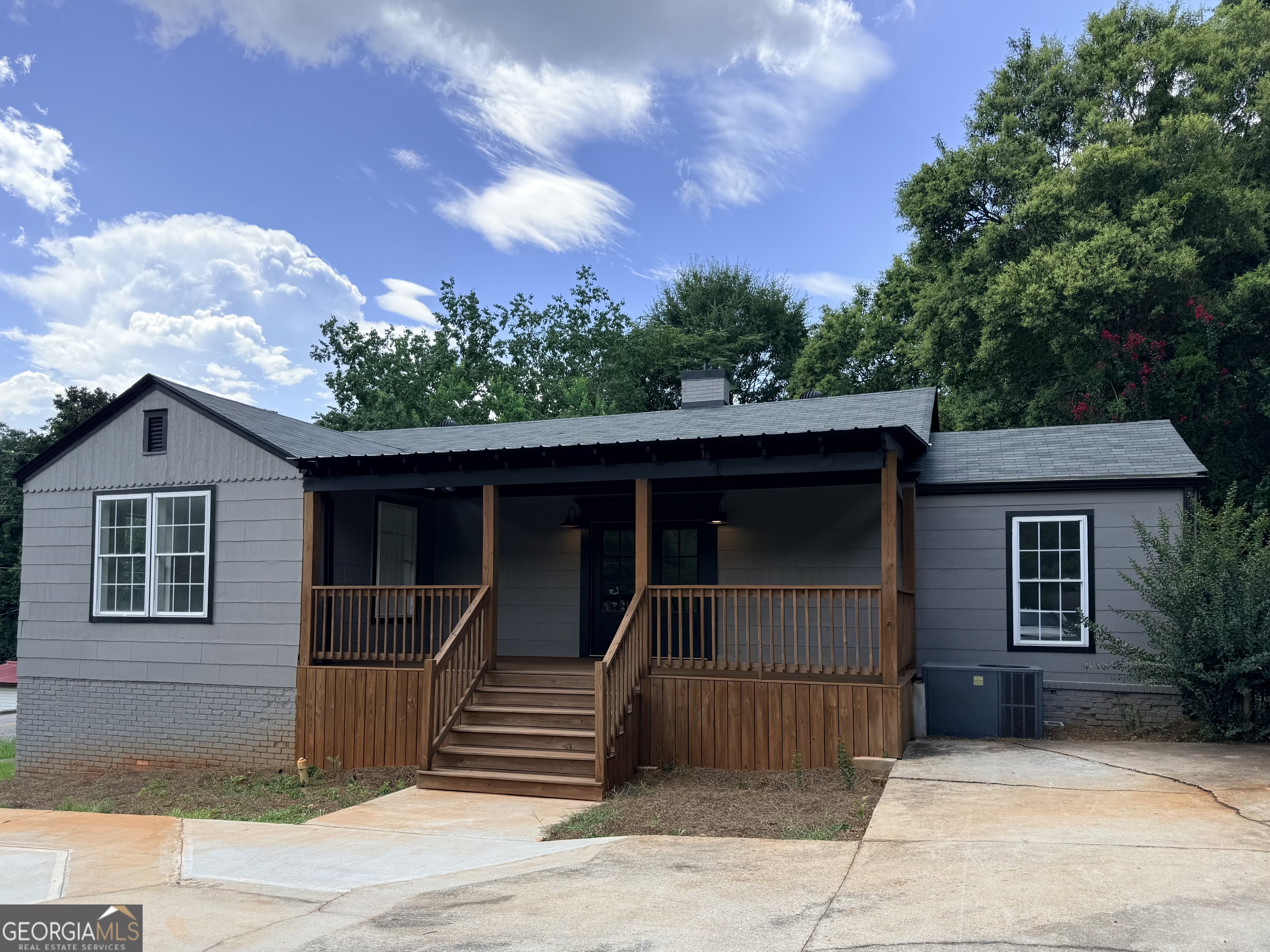 607 Hill Street Property Photo 1
