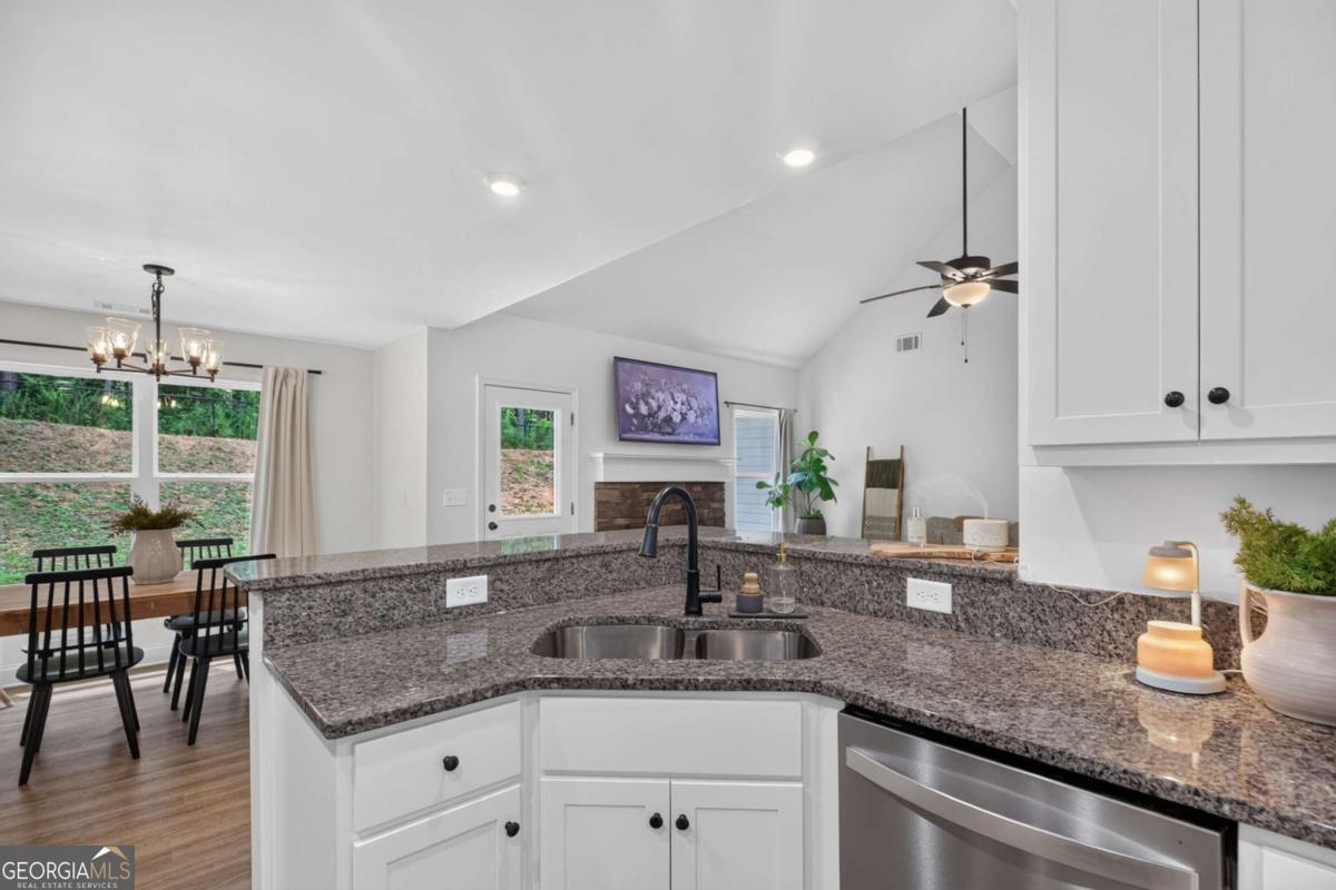 6575 Hwy 101 N Property Photo 14