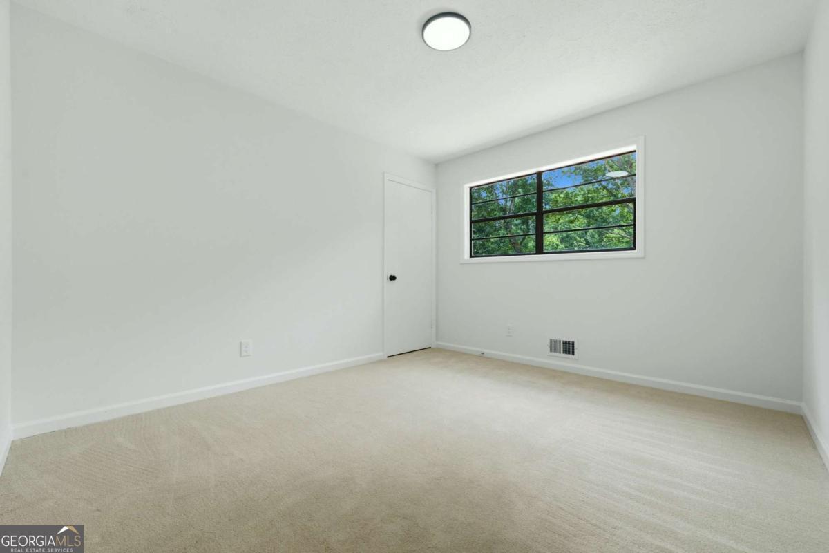 411 Hunters Lane Property Photo 12