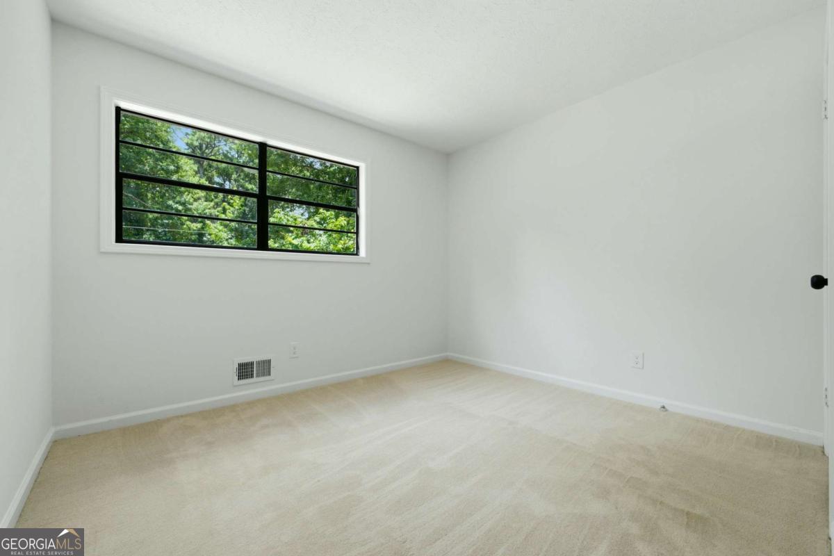 411 Hunters Lane Property Photo 13
