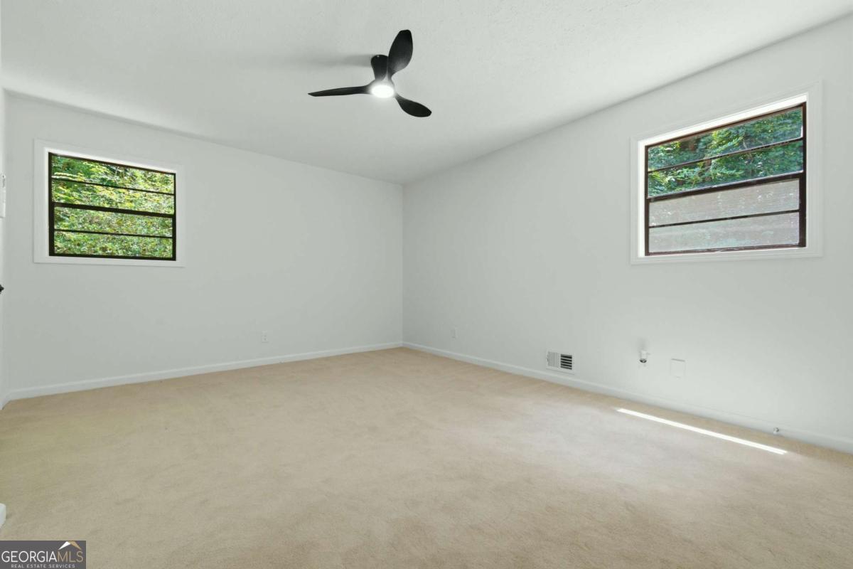 411 Hunters Lane Property Photo 15