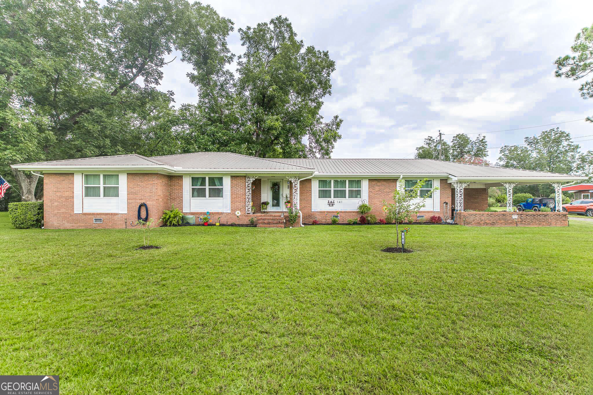 141 N Railroad Avenue Property Photo 1