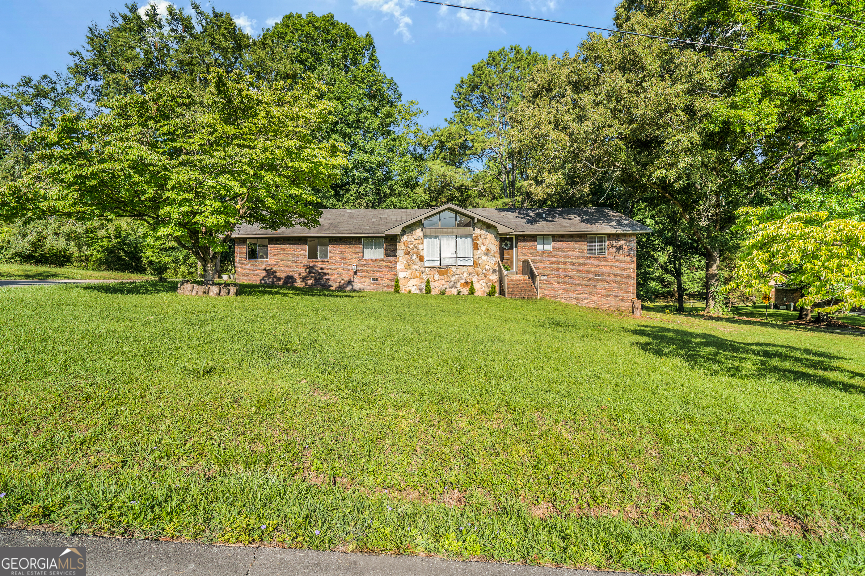 2814 Suncrest Drive Property Photo 1