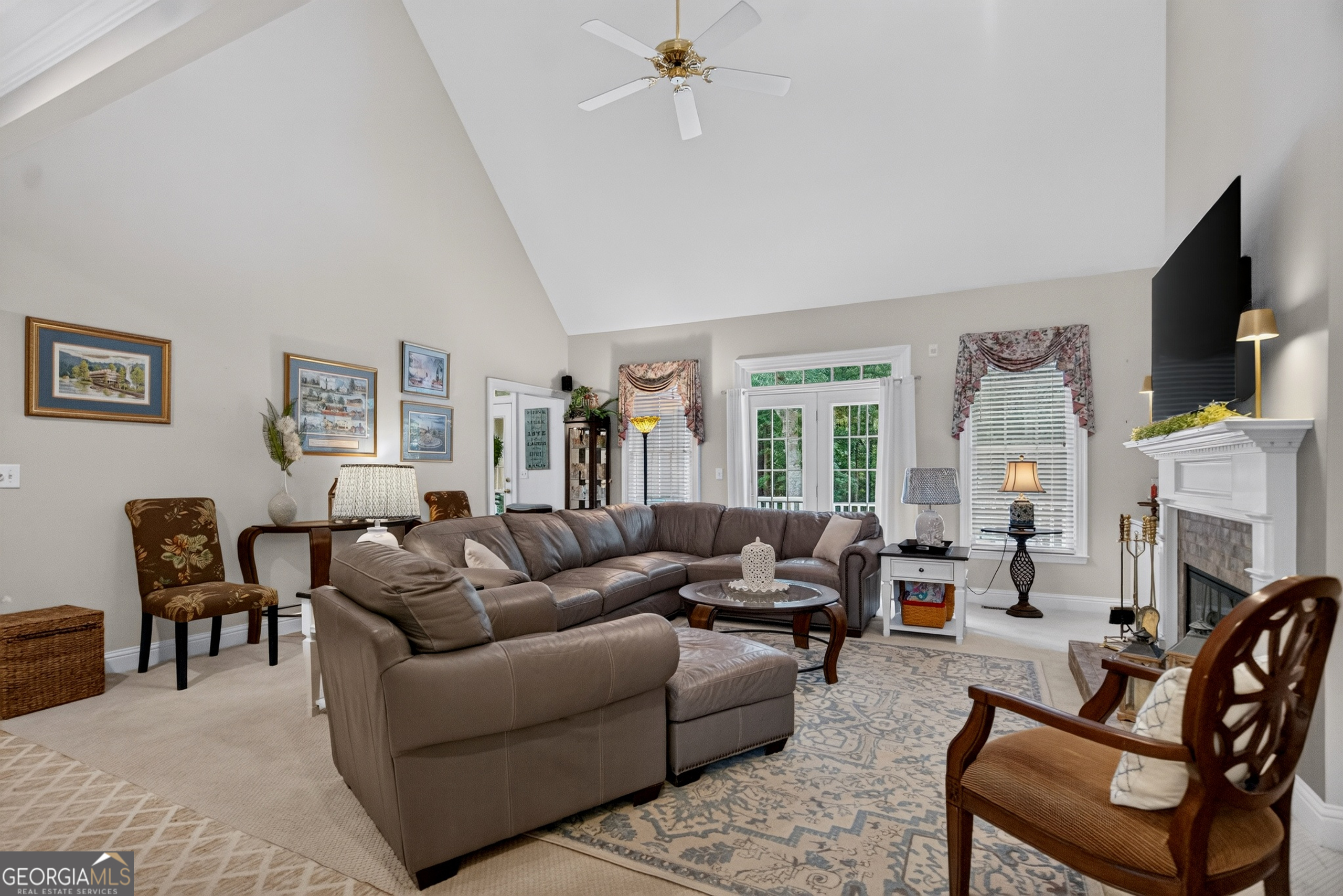 1026 Riverside Drive Property Photo 5