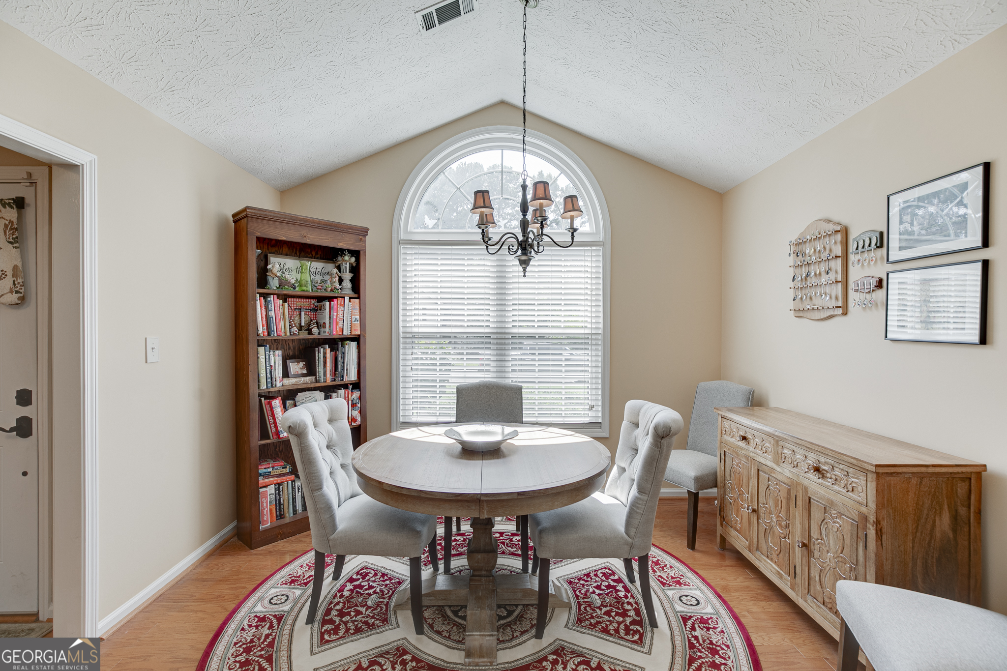 558 Bellingham Drive Property Photo 6