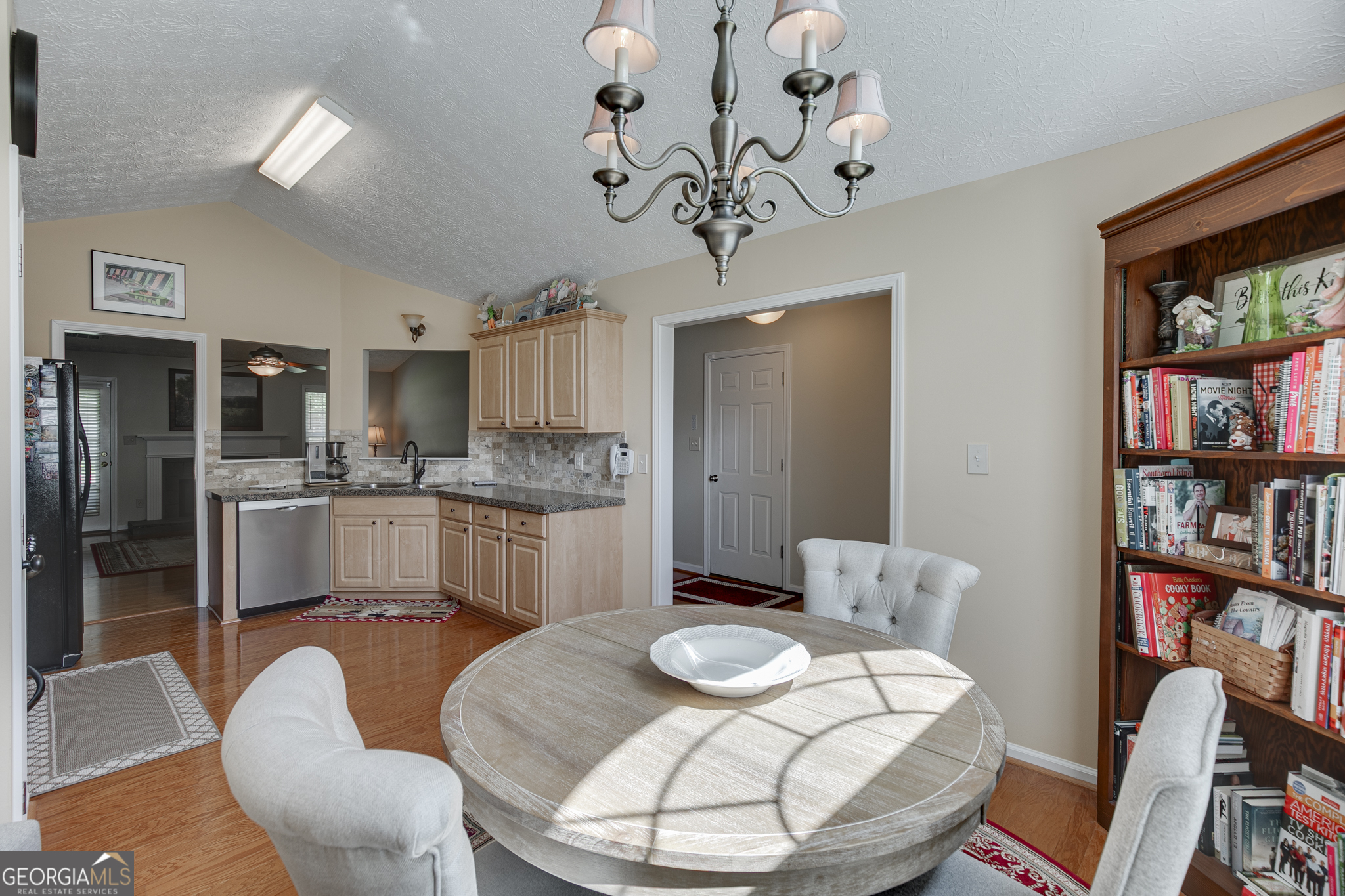 558 Bellingham Drive Property Photo 8