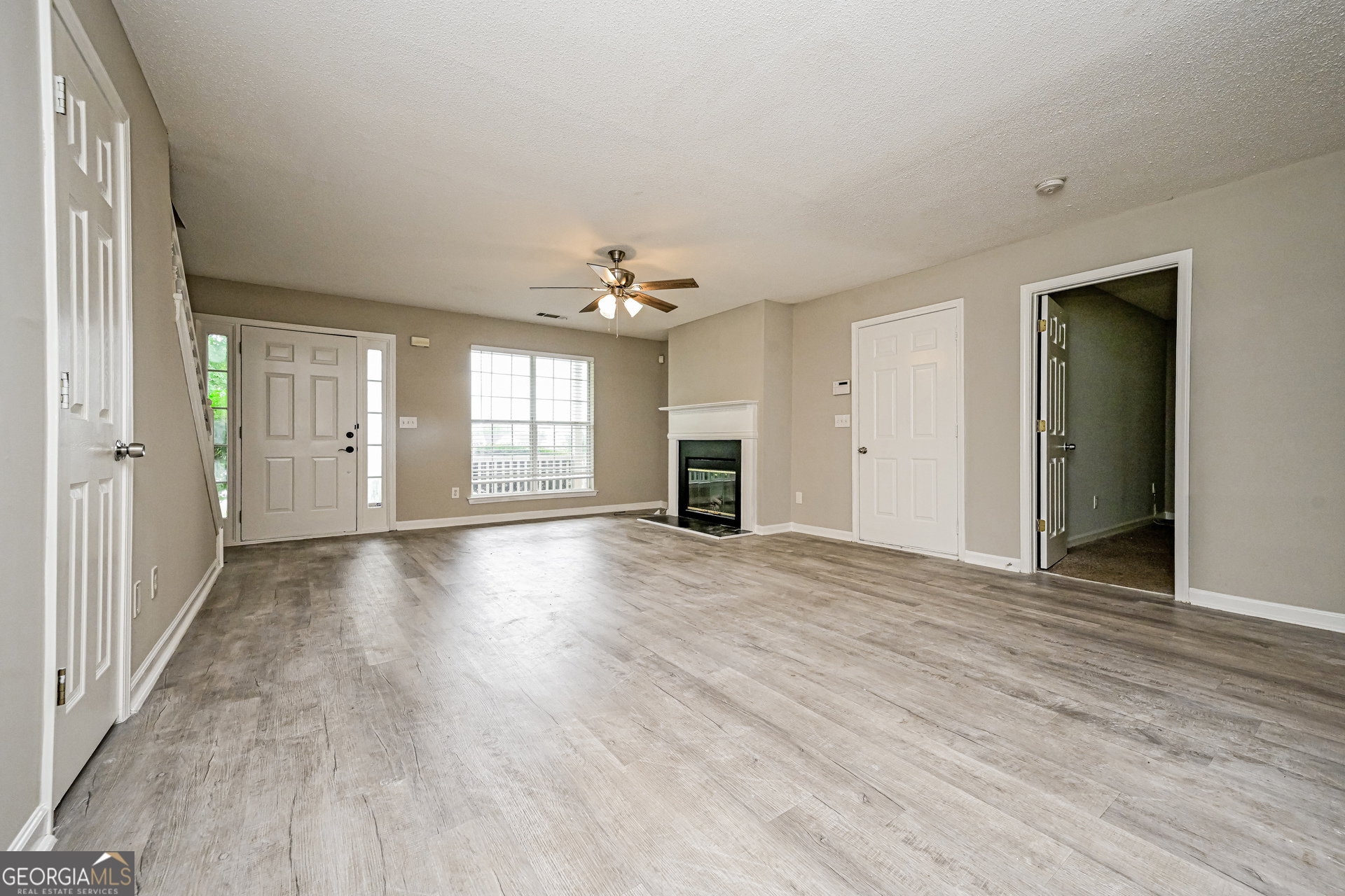 5866 Waggoner Court Property Photo 4