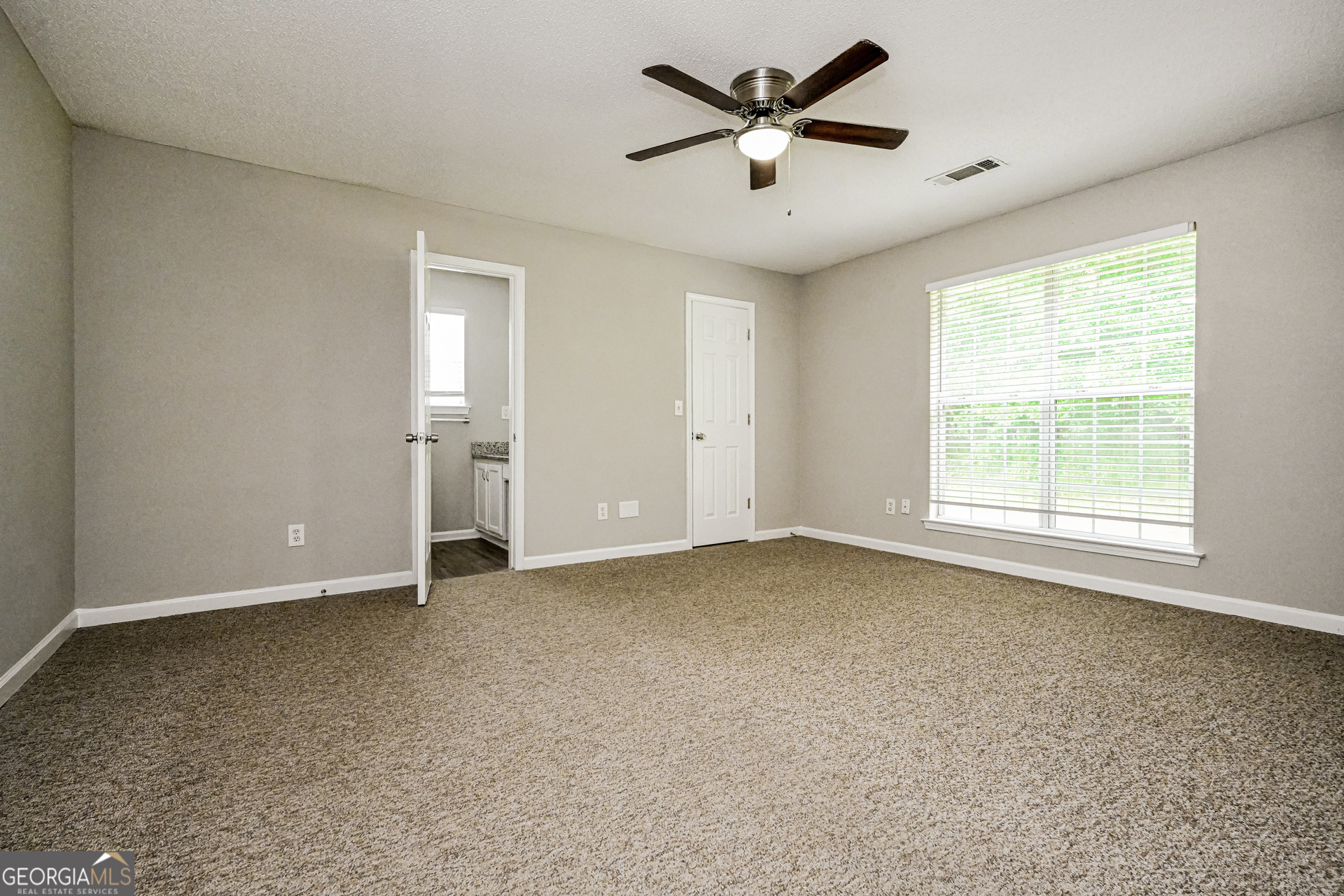 5866 Waggoner Court Property Photo 9