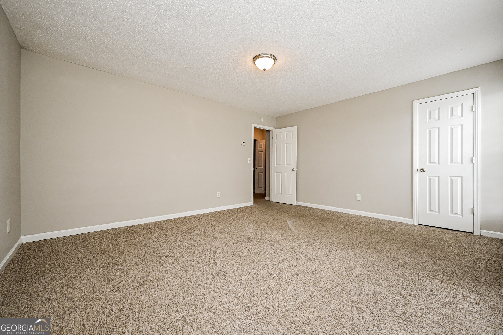 5866 Waggoner Court Property Photo 14