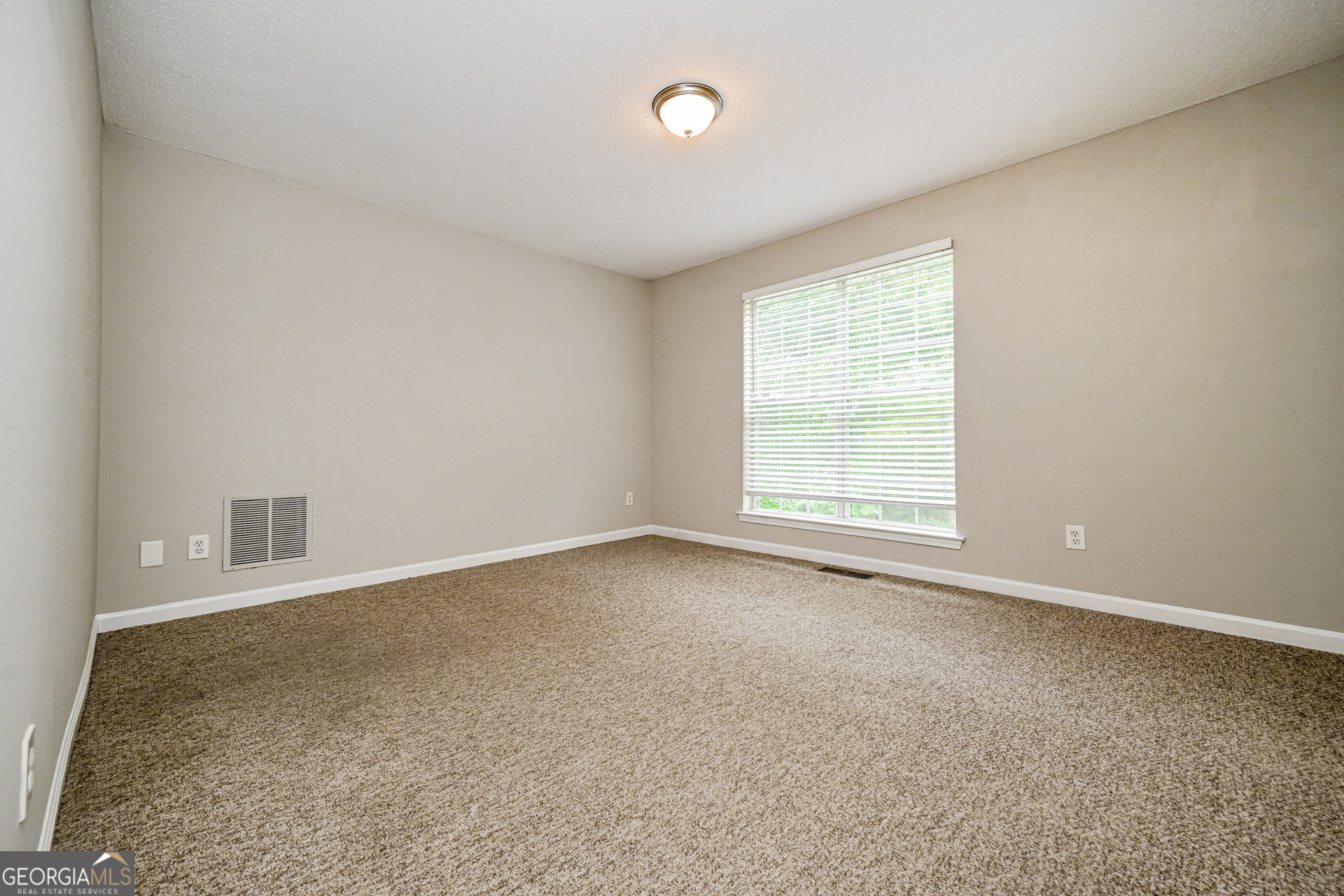5866 Waggoner Court Property Photo 15