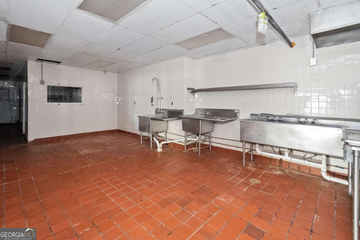 301 Commerce Avenue Property Photo 17