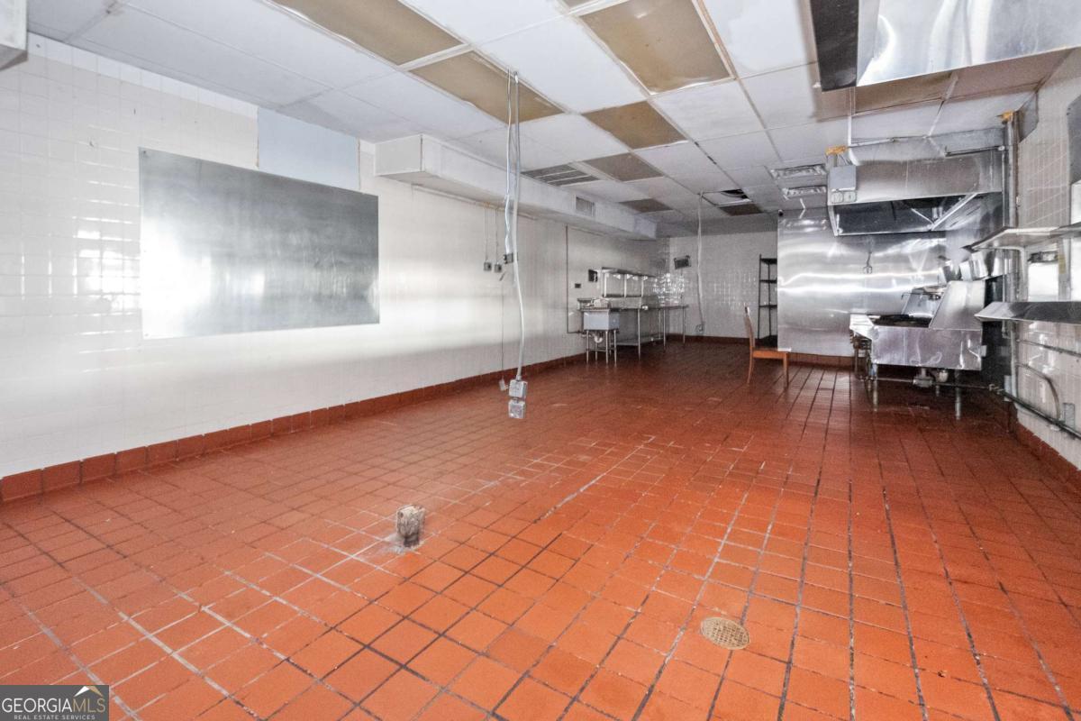 301 Commerce Avenue Property Photo 18