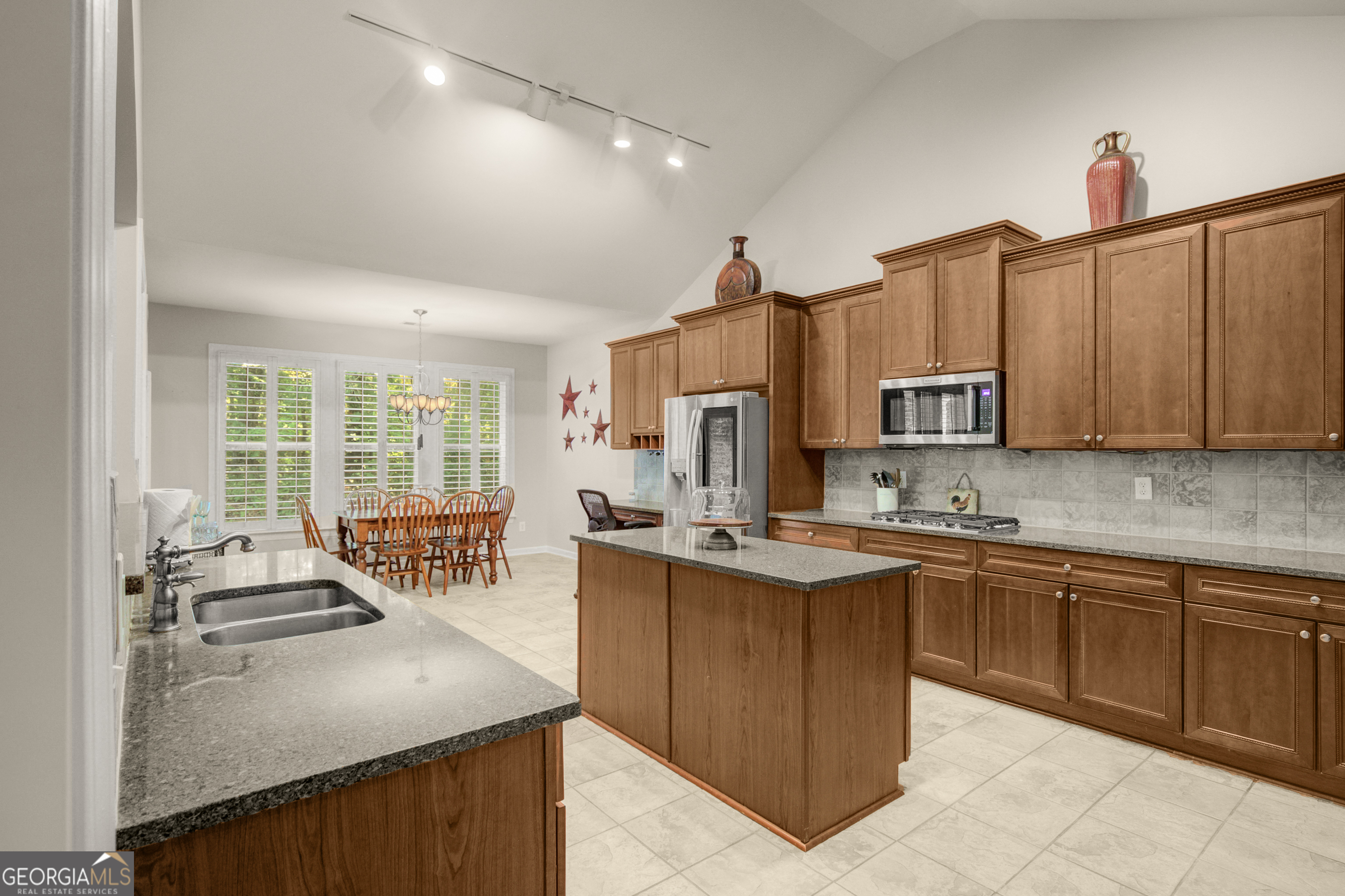 5 Renwick Drive Property Photo 18