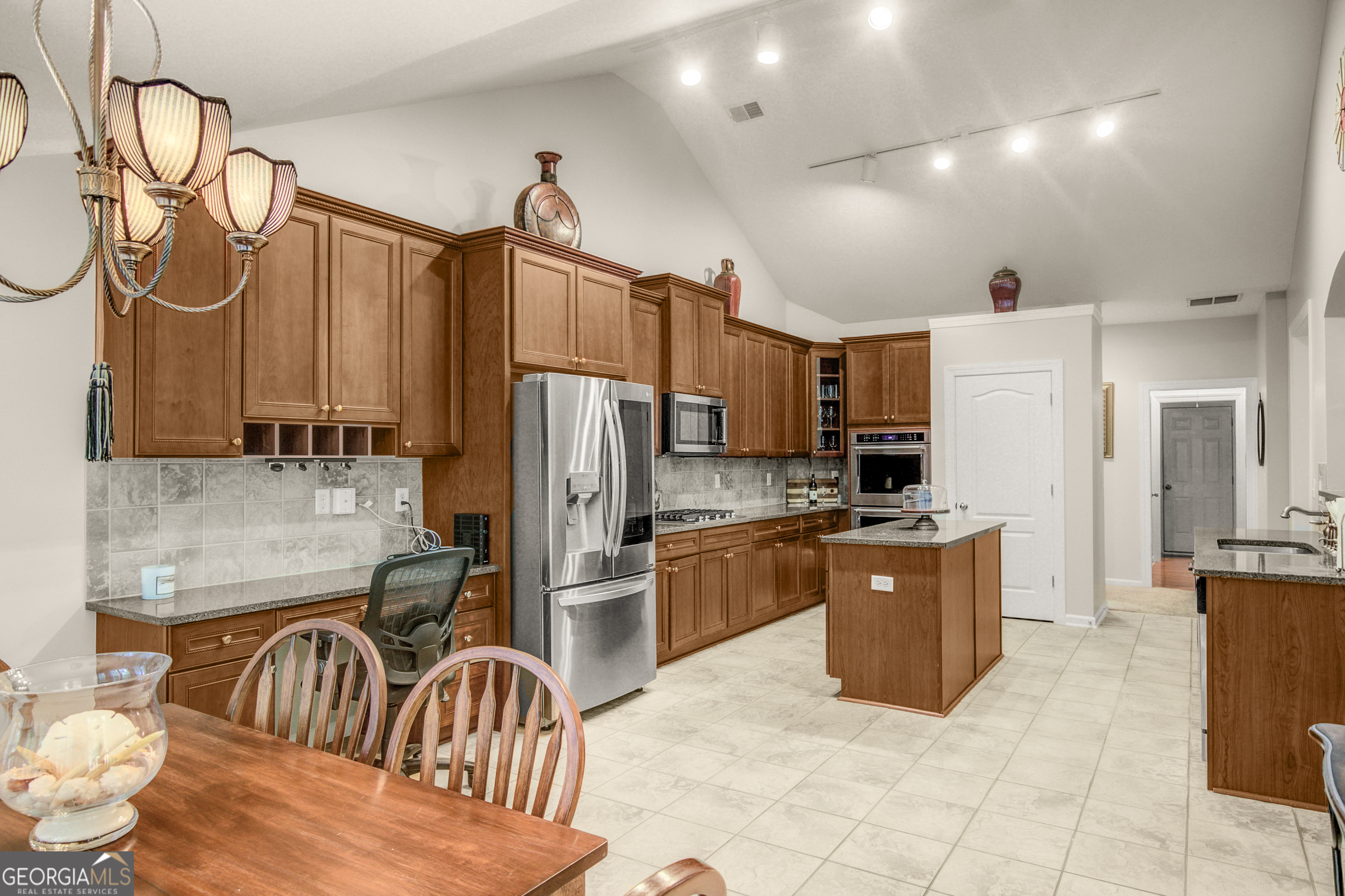 5 Renwick Drive Property Photo 25