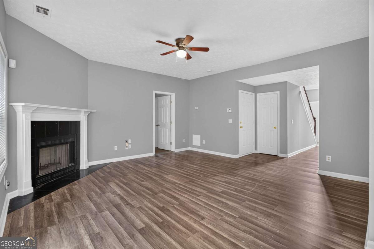 2364 Fallbrook Court Property Photo 3