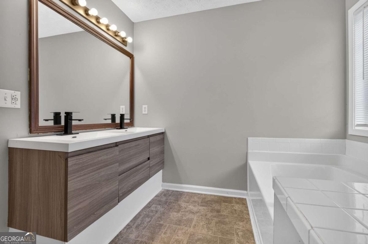 2364 Fallbrook Court Property Photo 25