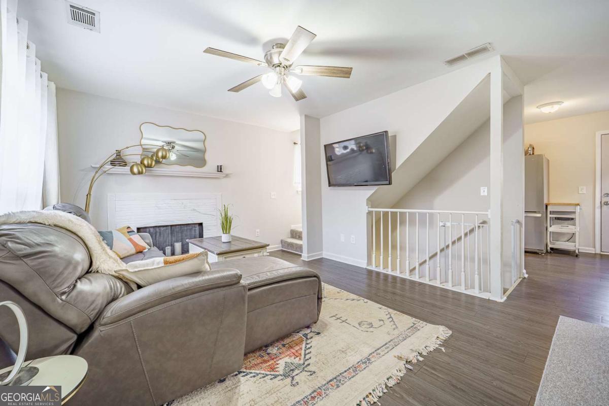 2310 Fleetwood Drive Property Photo 4
