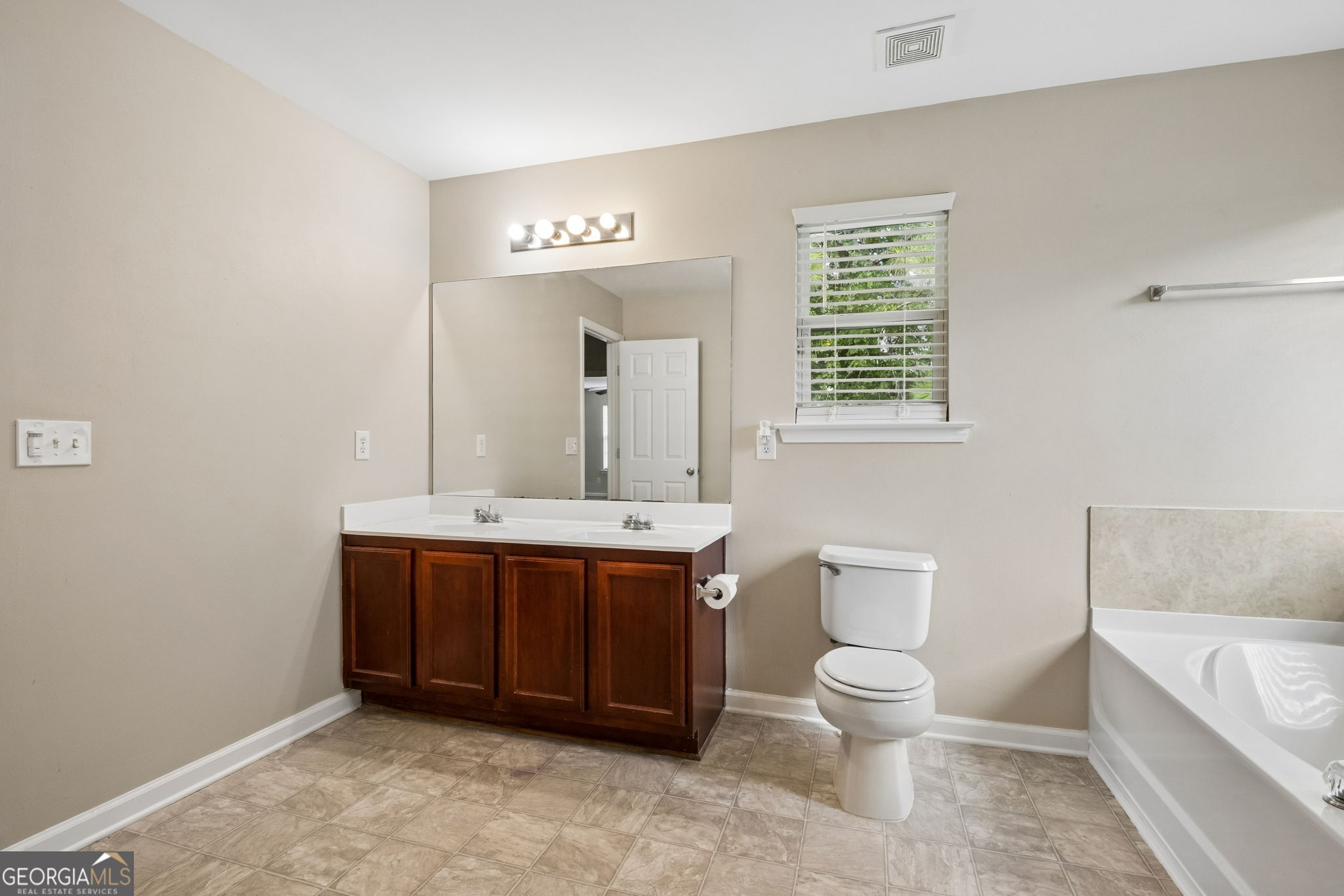 1178 Sparkling Cove Drive Property Photo 39