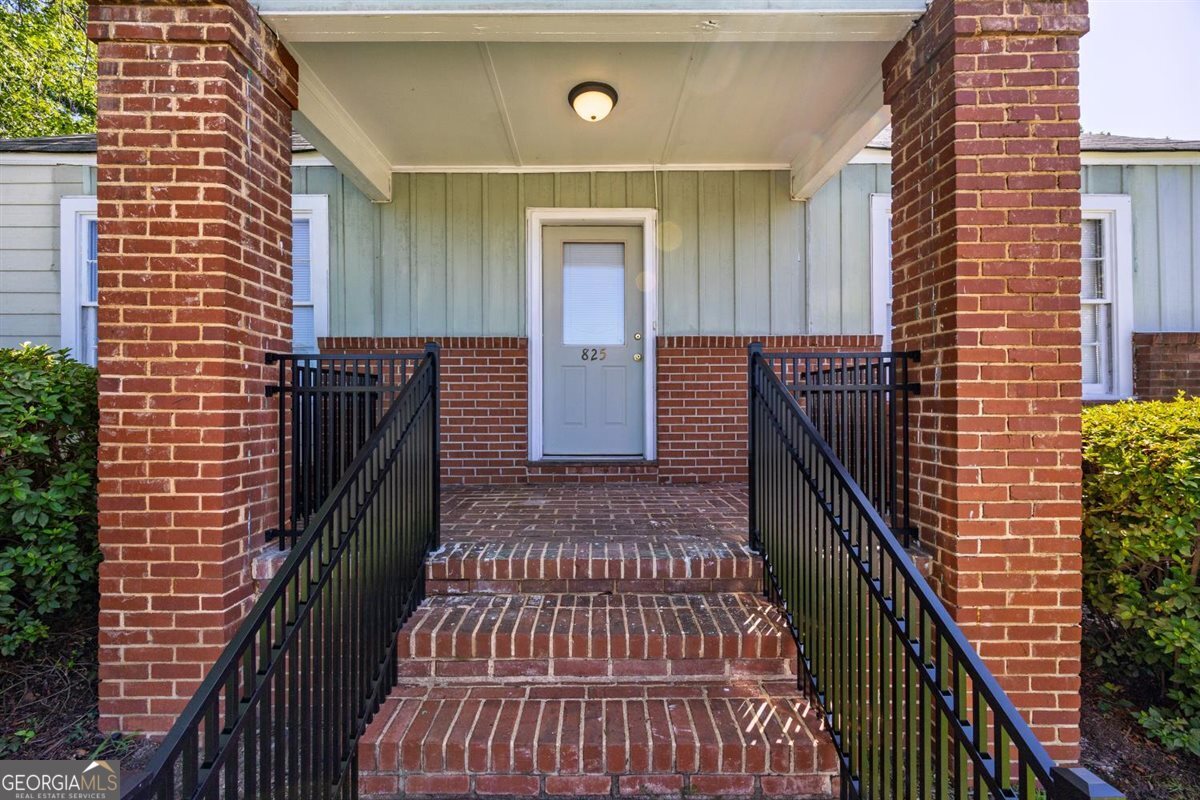 825 Maple Street Property Photo 4
