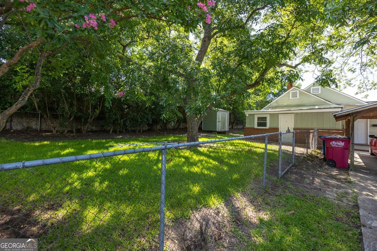 825 Maple Street Property Photo 8