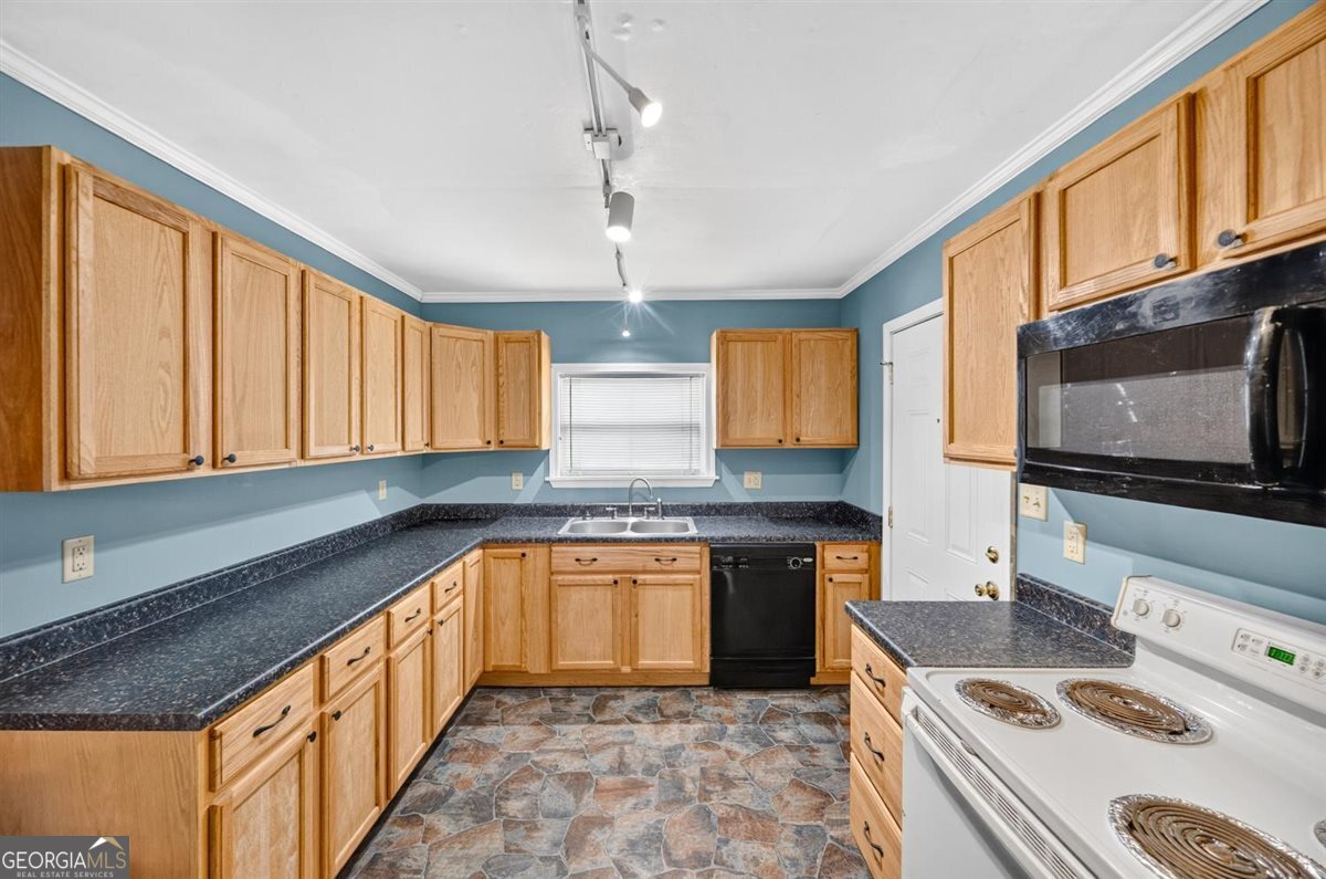 825 Maple Street Property Photo 13