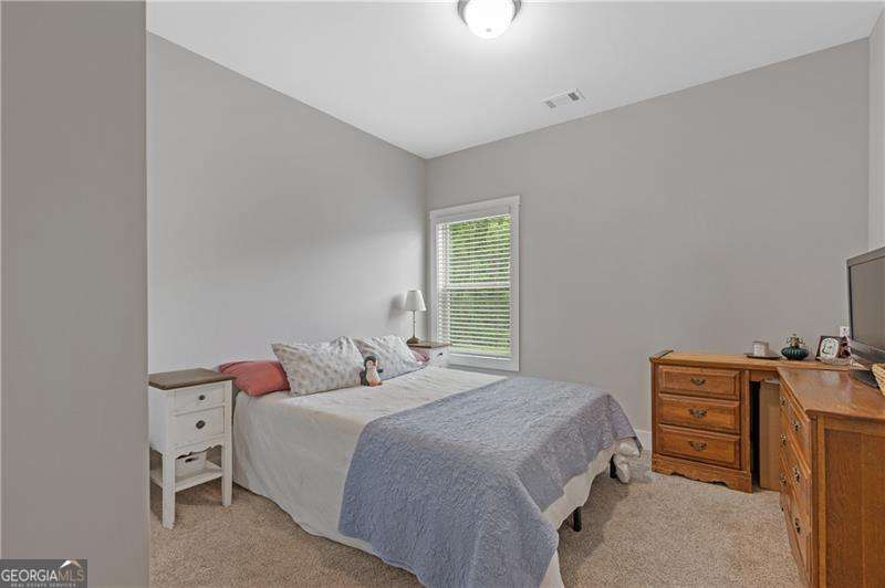 68 Jeffrey Lane Property Photo 15