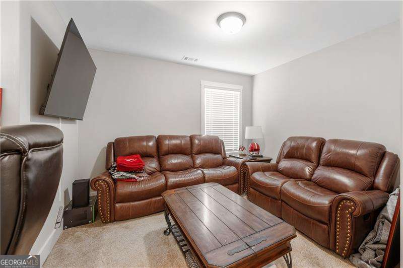 68 Jeffrey Lane Property Photo 30