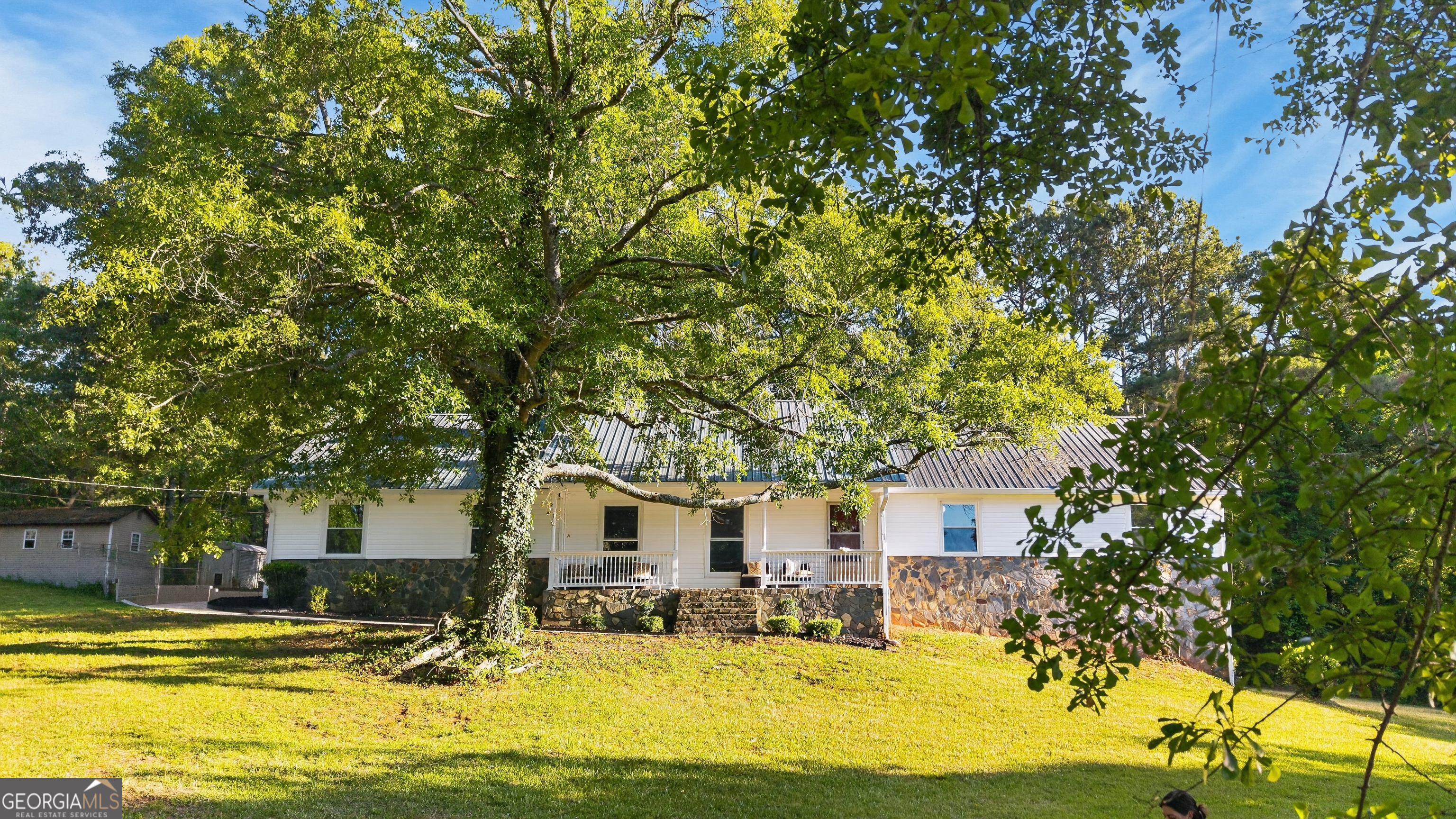 662 Highway 18 W Property Photo 2