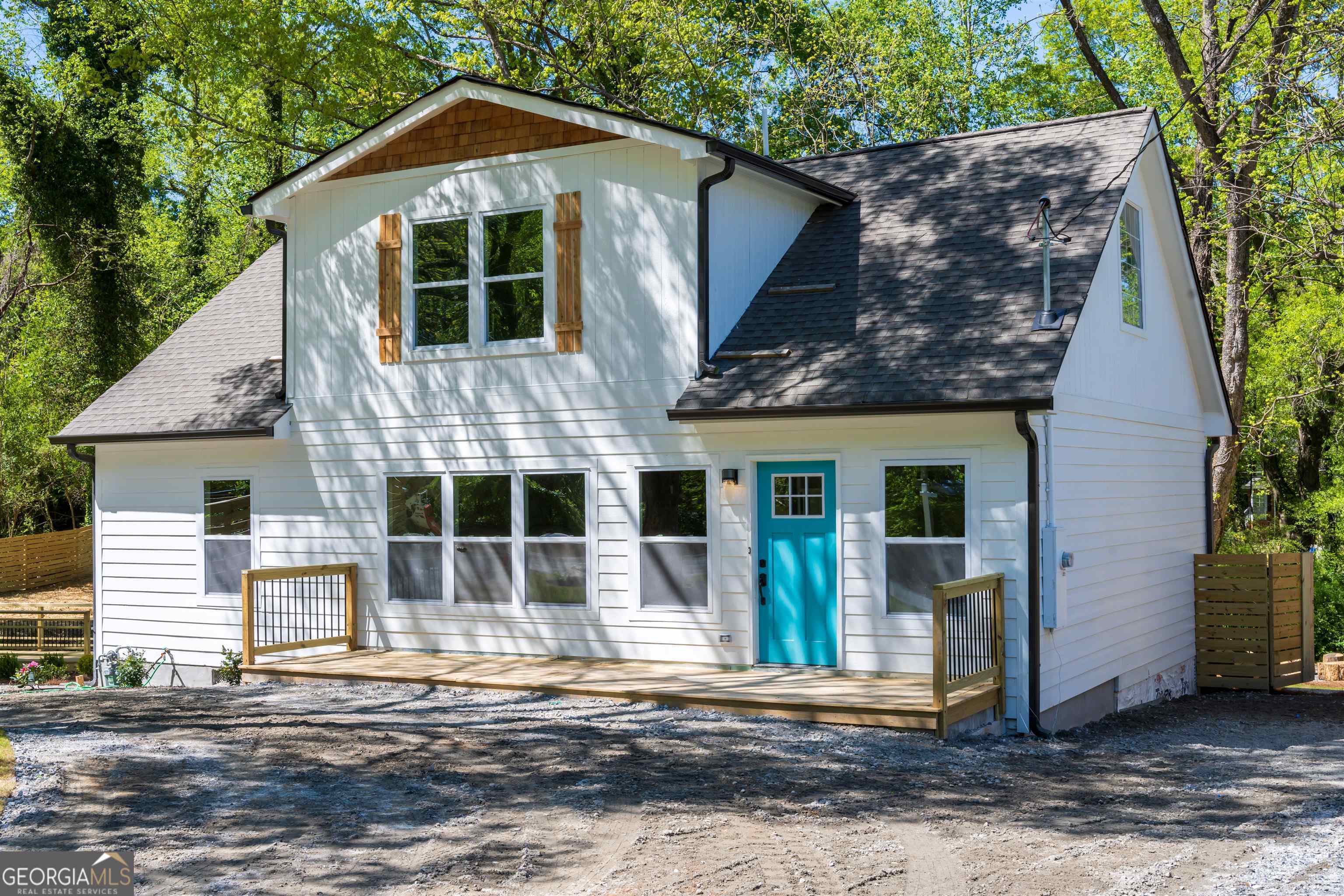 1677 W North Avenue Property Photo 1