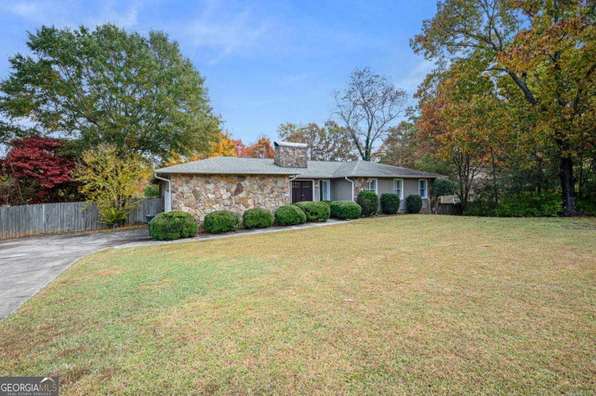 127 Windsor Drive Property Photo 1