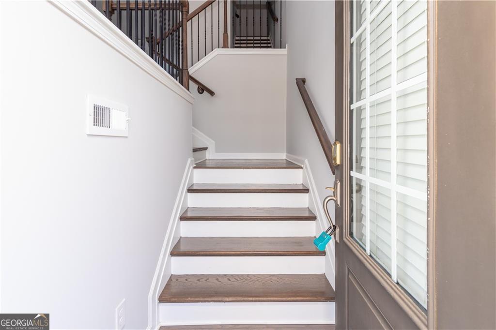 770 Sunset Park Drive Property Photo 4