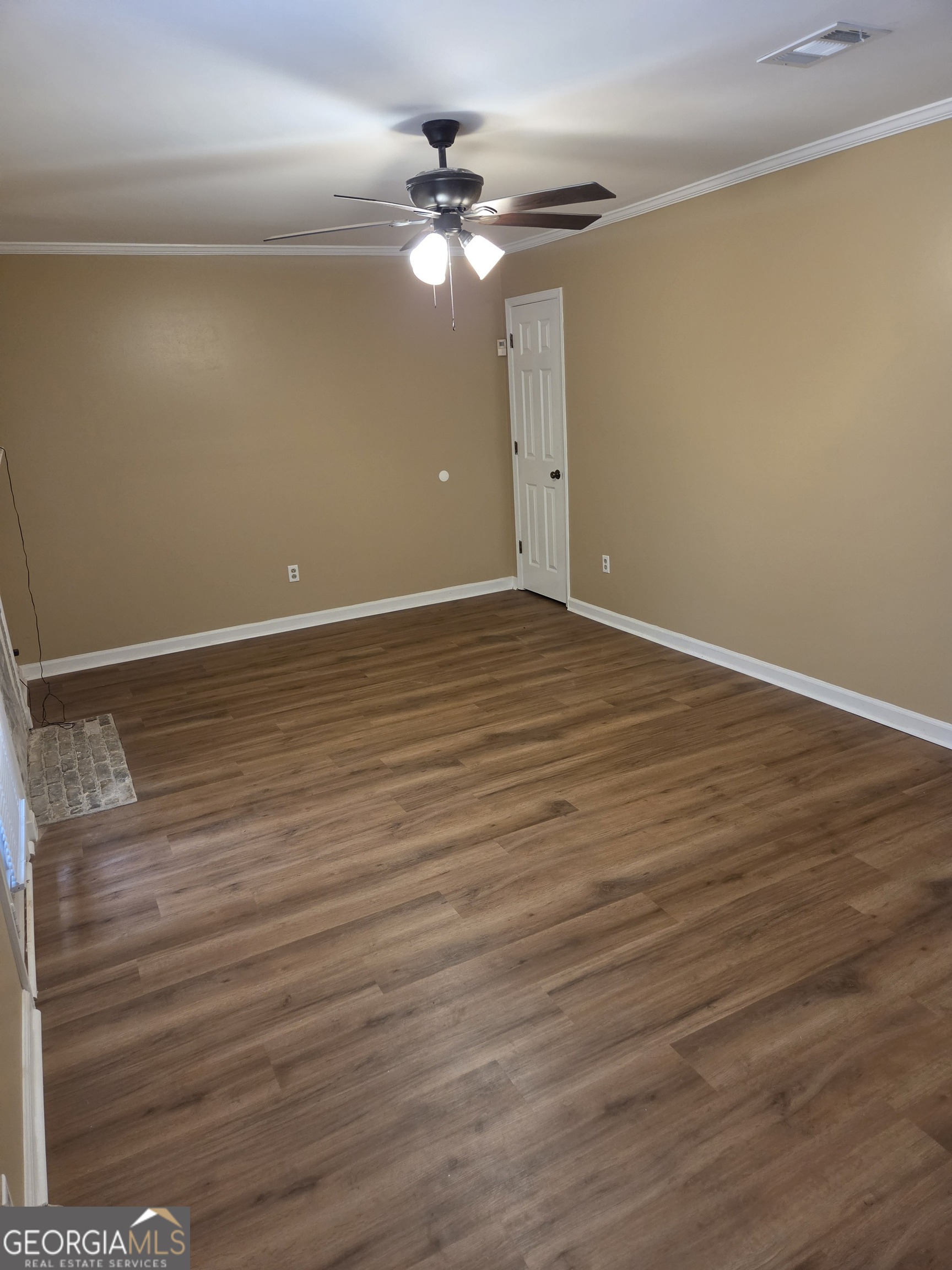 5595 Wells Circle Property Photo 8