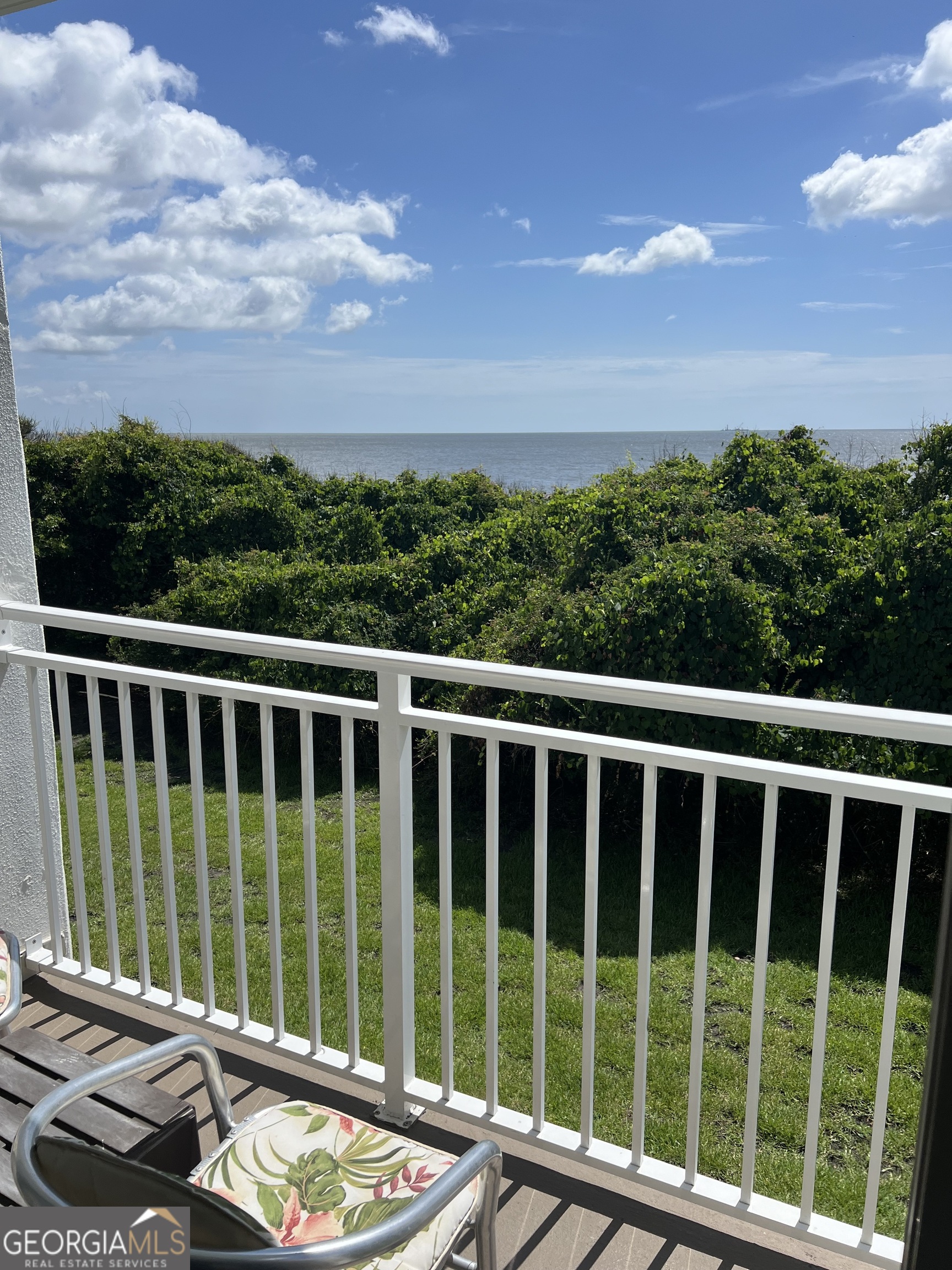 1175 N Beachview Drive Property Photo 2