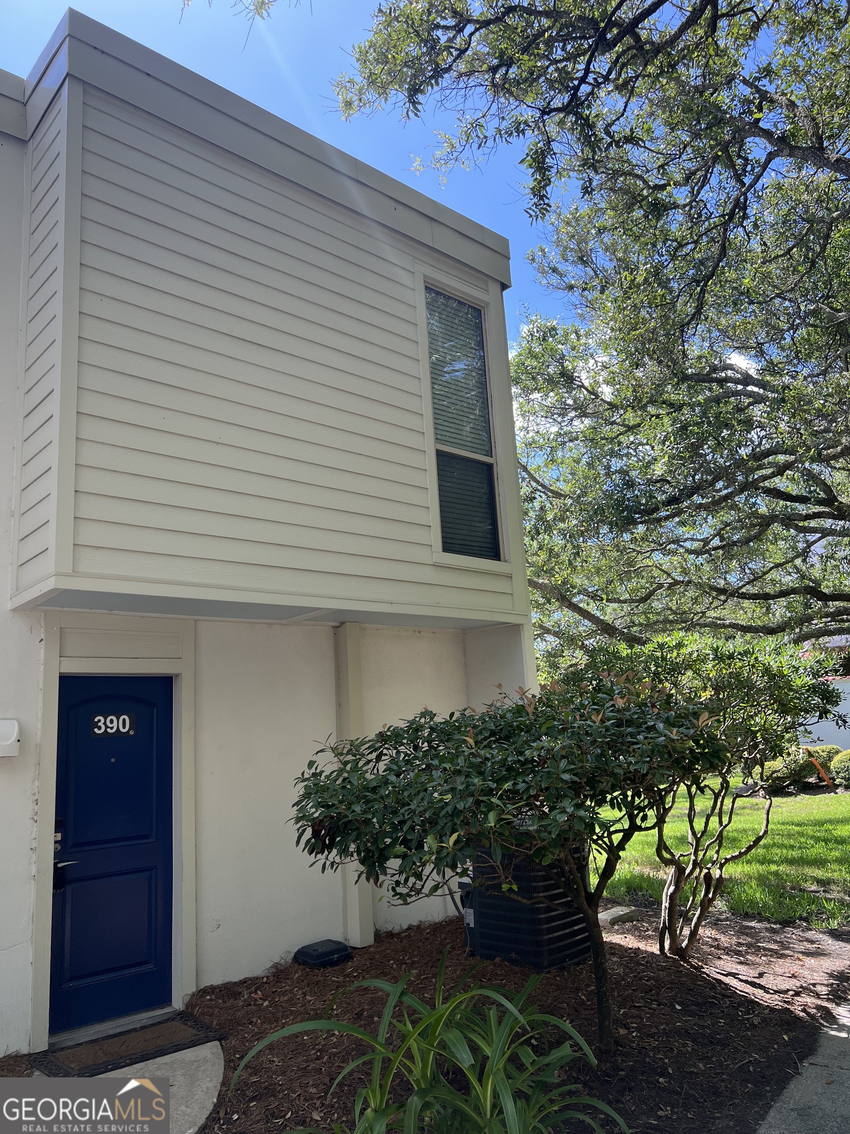 1175 N Beachview Drive Property Photo 3