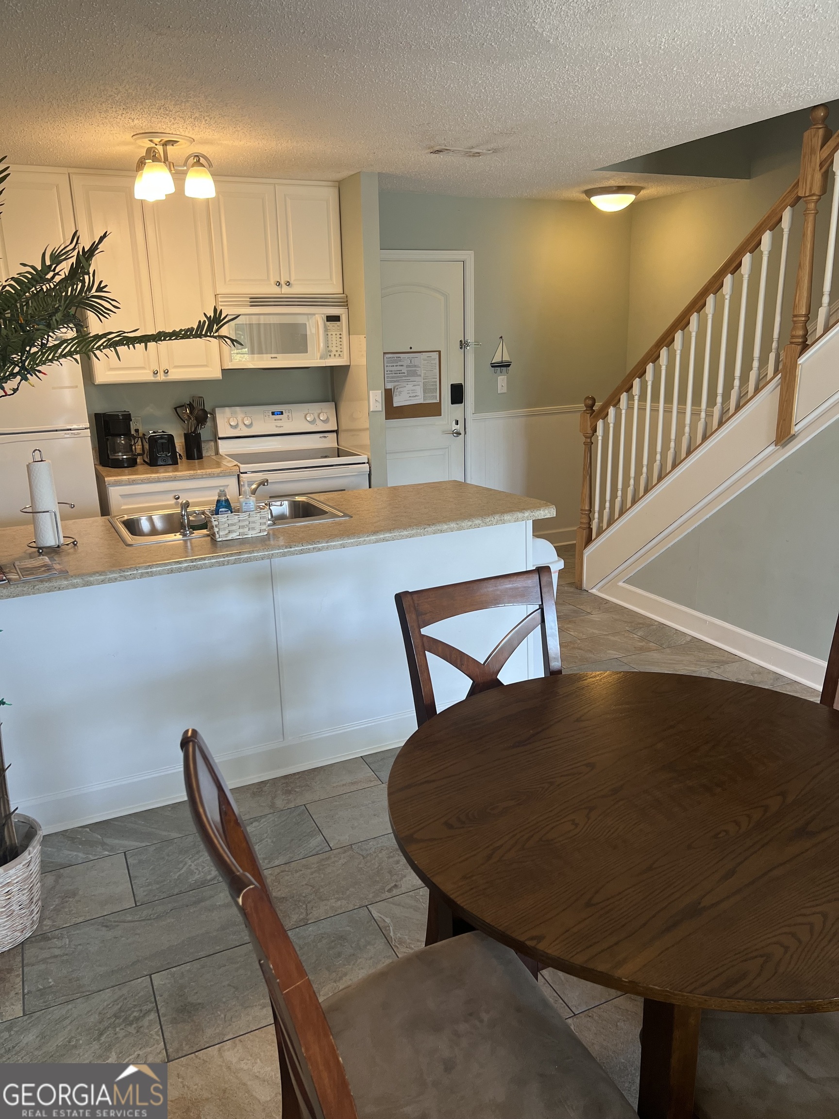 1175 N Beachview Drive Property Photo 5