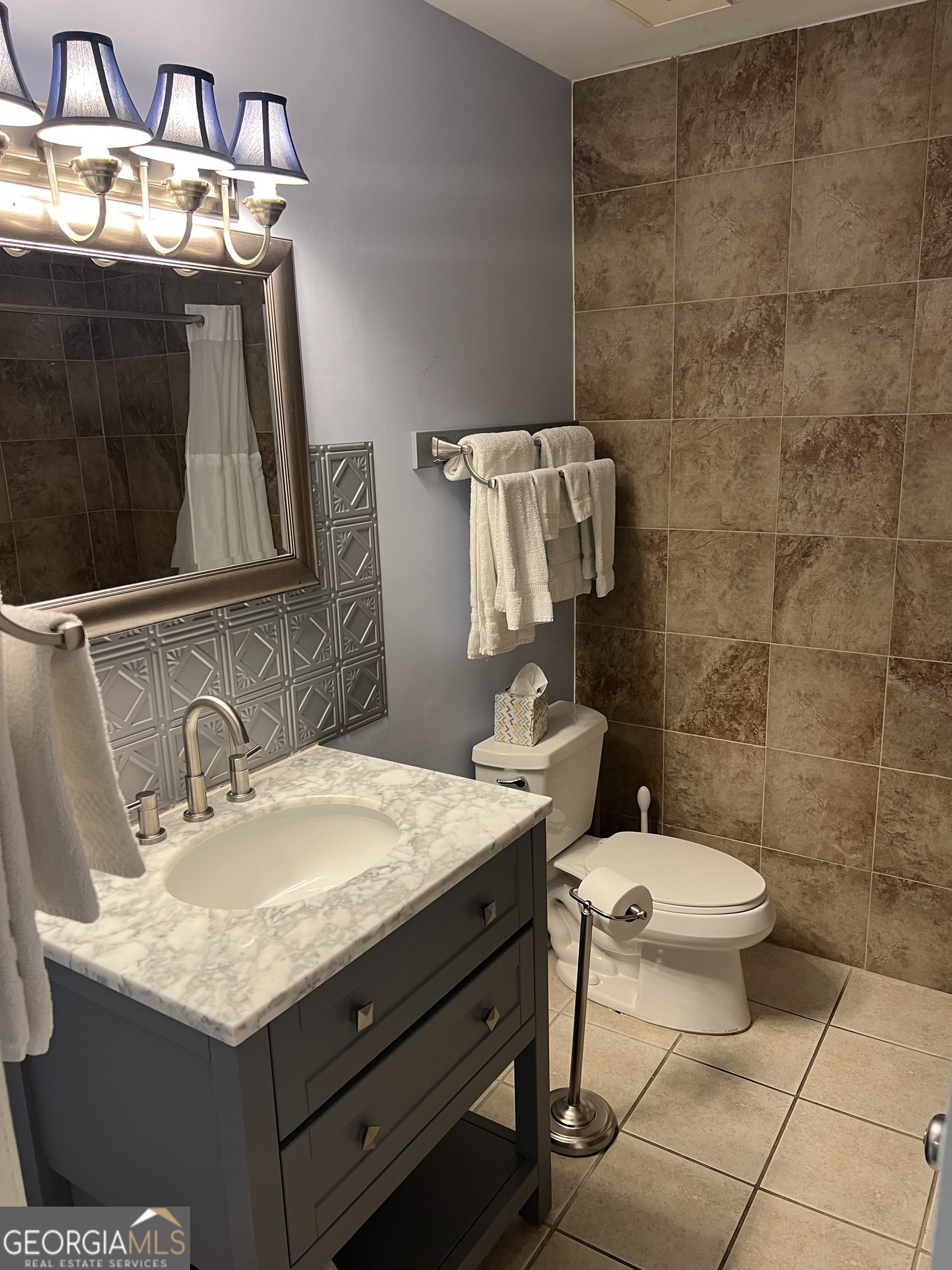 1175 N Beachview Drive Property Photo 12