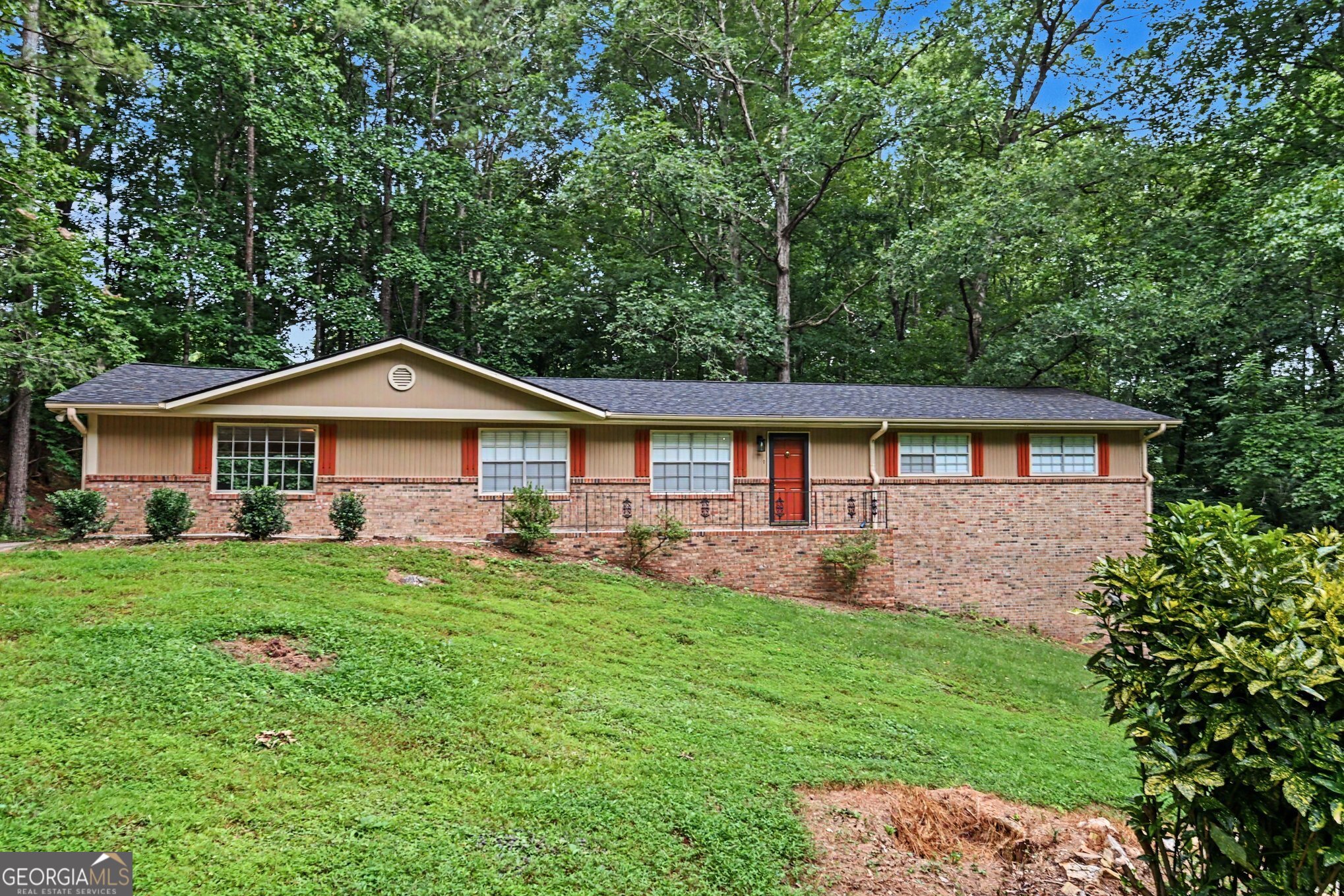 2216 Chestnut Log Drive Property Photo 1