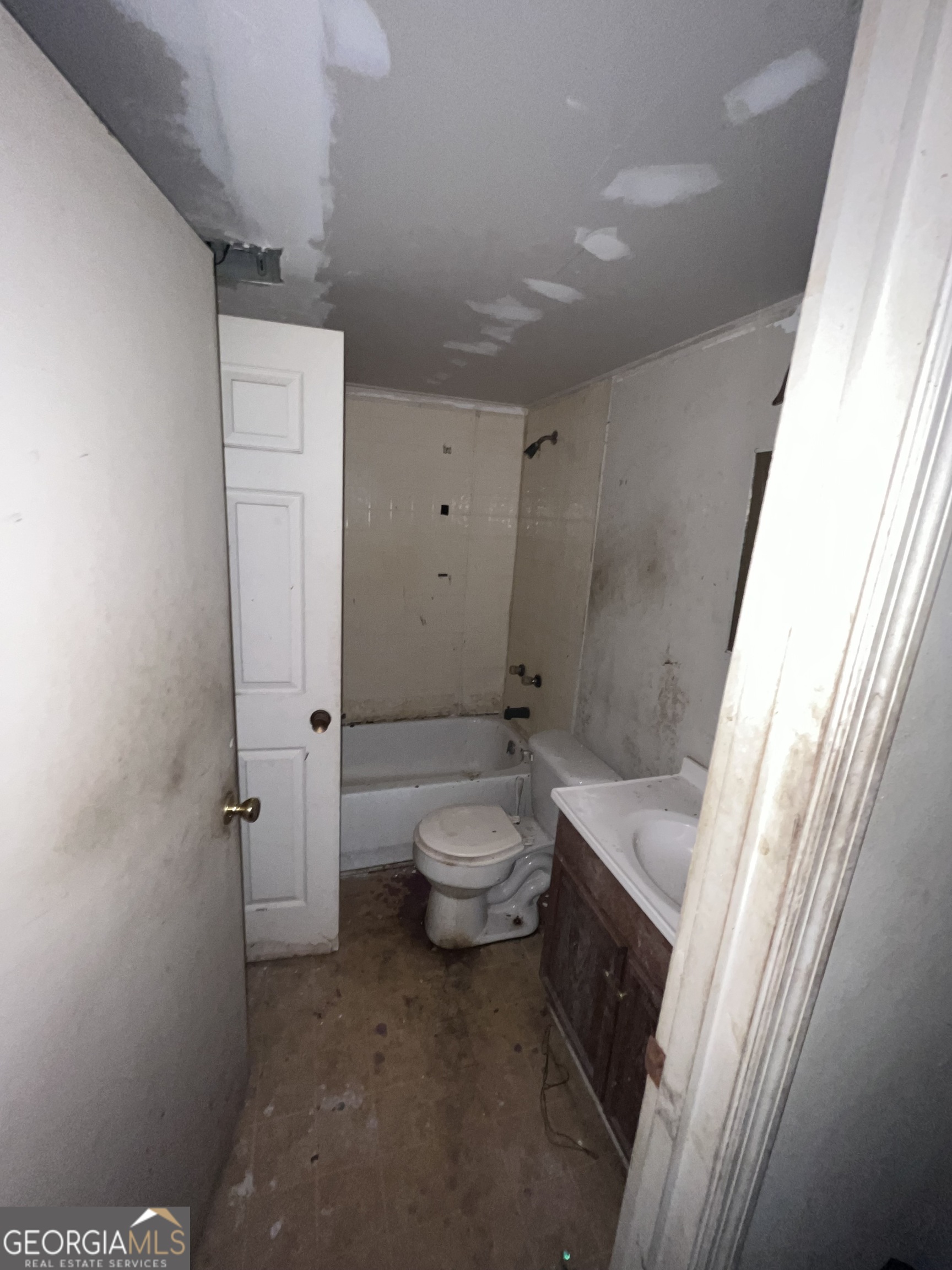 5568 Bradley Circle Property Photo 2