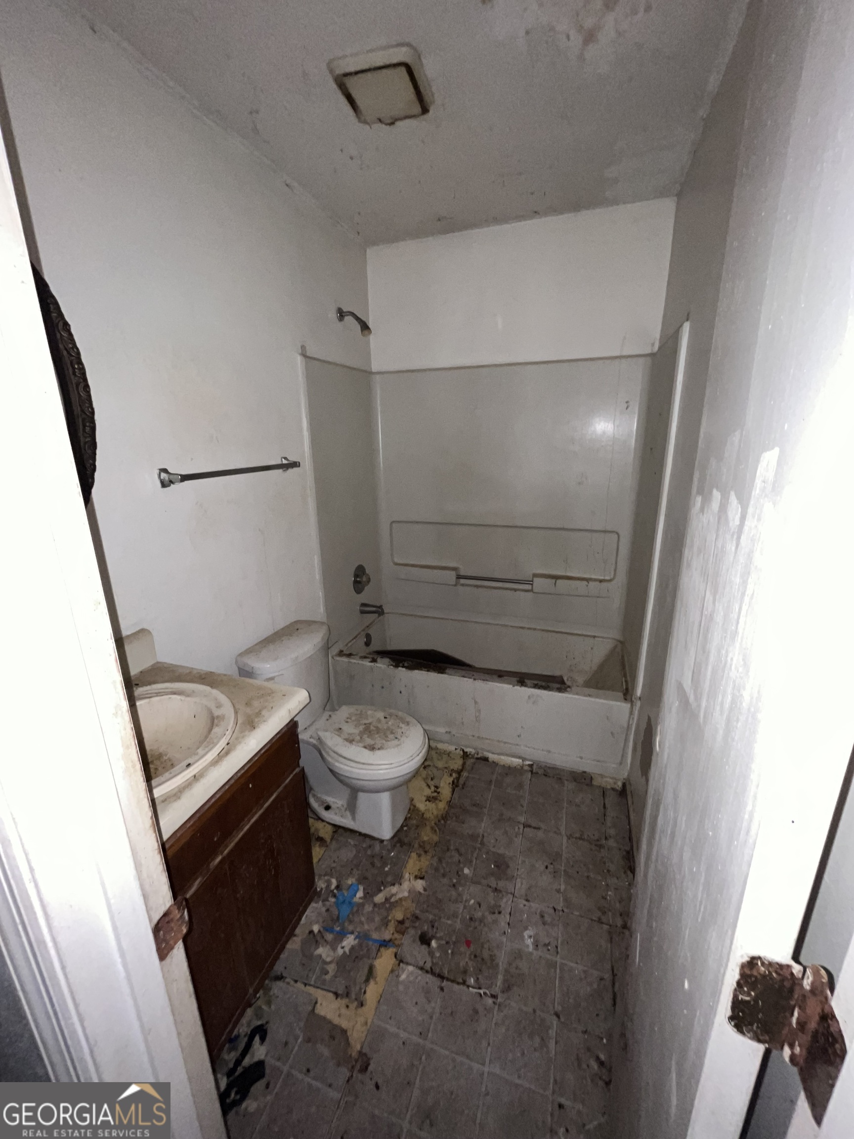 5568 Bradley Circle Property Photo 4